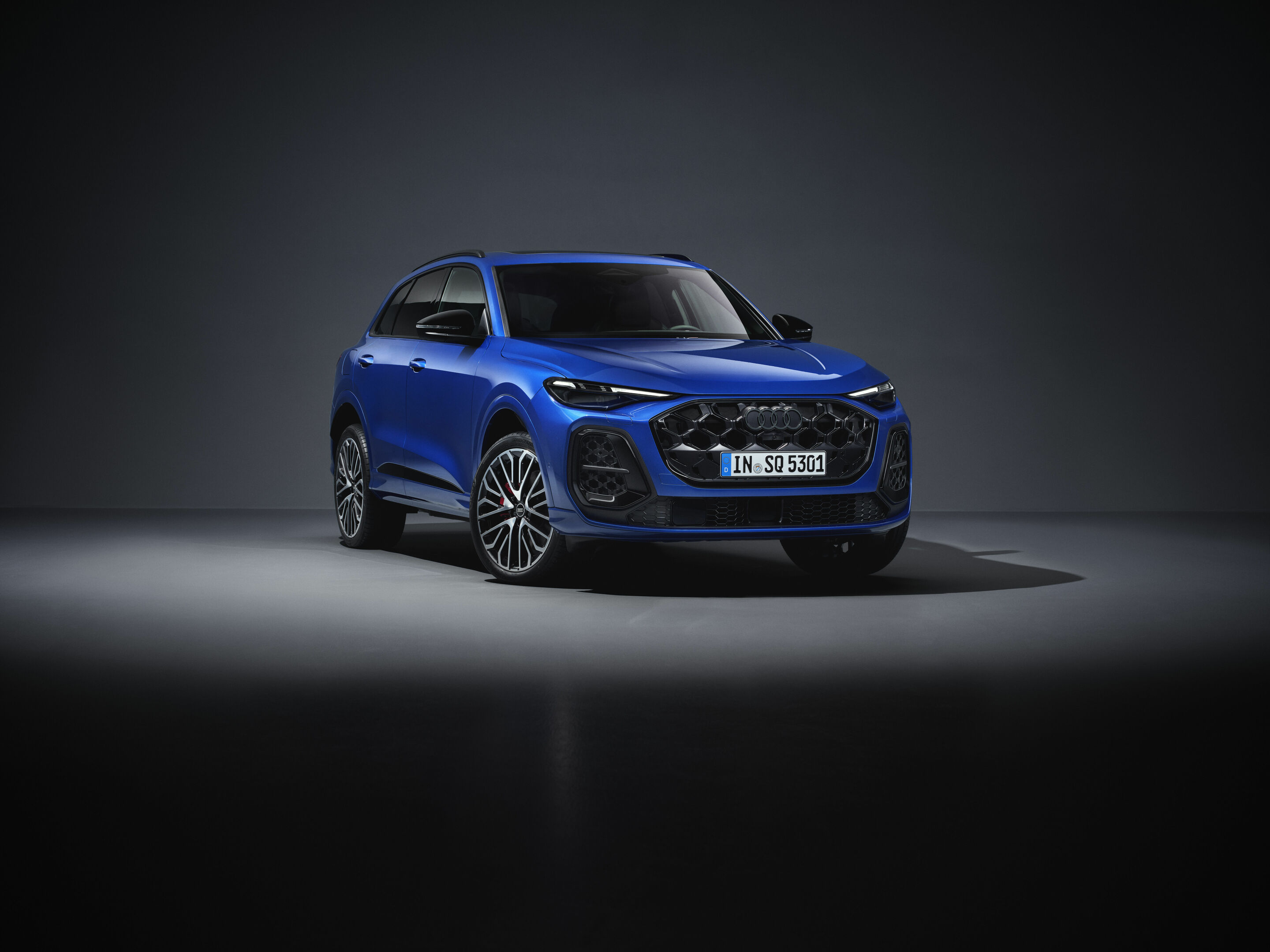 Audi SQ5 TFSI - Standaufnahme, 
Farbe: Ultrablau Metallic