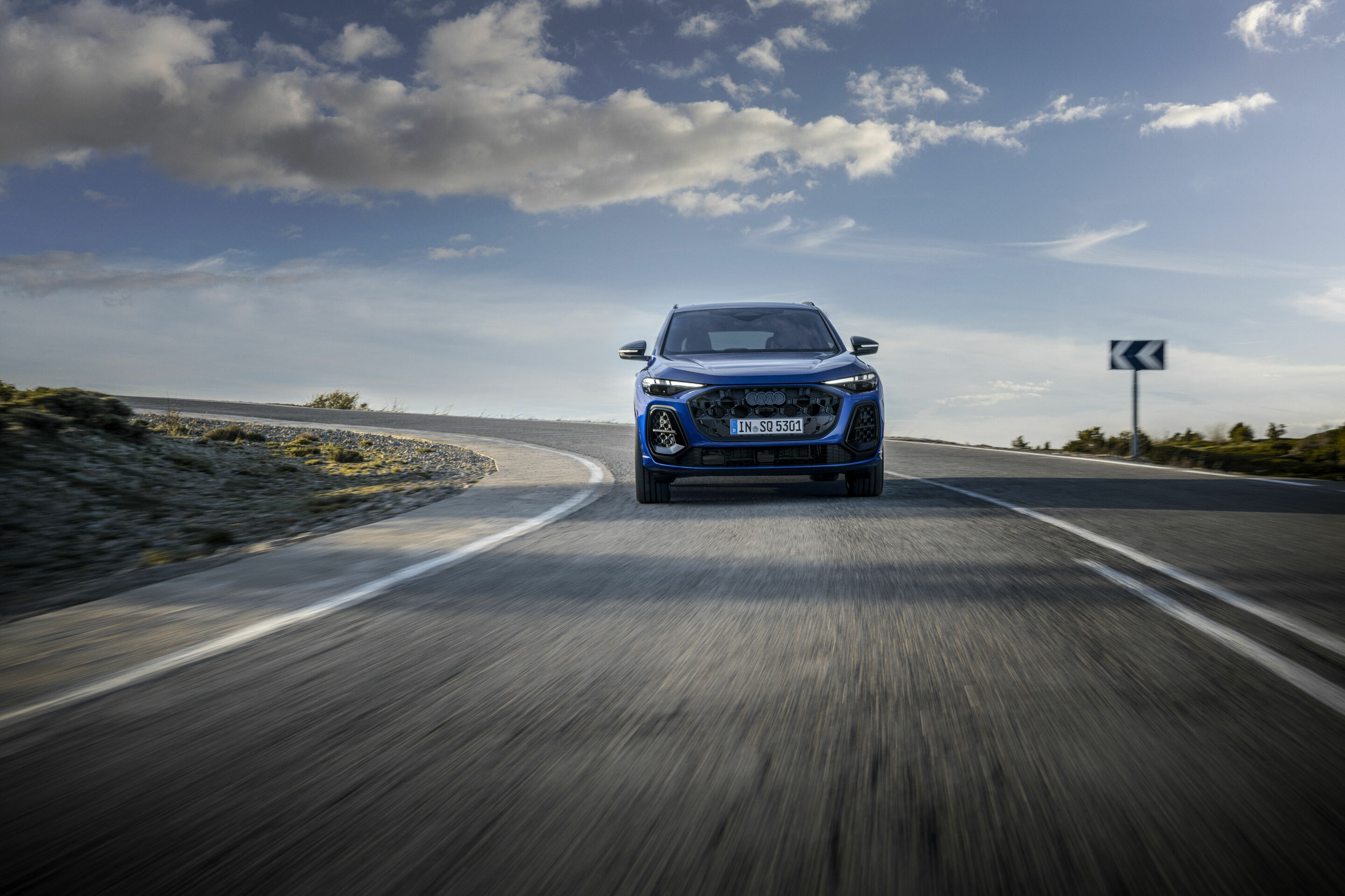 Audi SQ5 TFSI - Dynamic photo, 
Colour: Ultra blue metallic