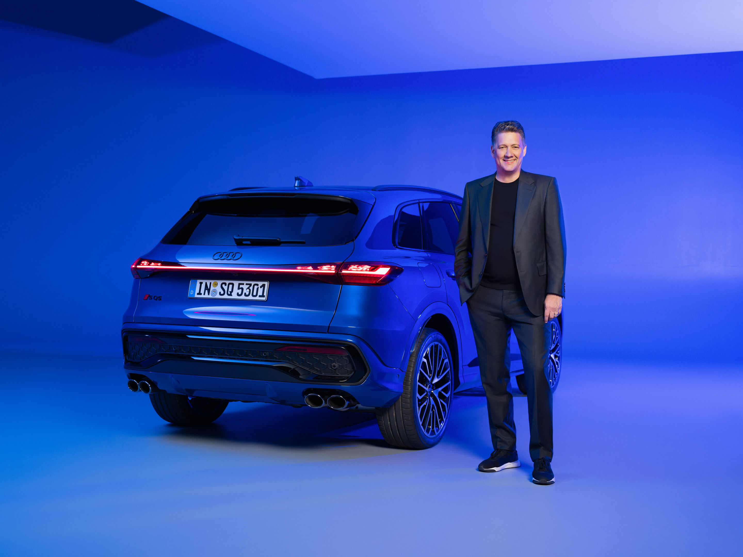 Audi CEO Gernot Döllner next to the Audi SQ5 - Audi CEO Gernot Döllner next to the Audi SQ5