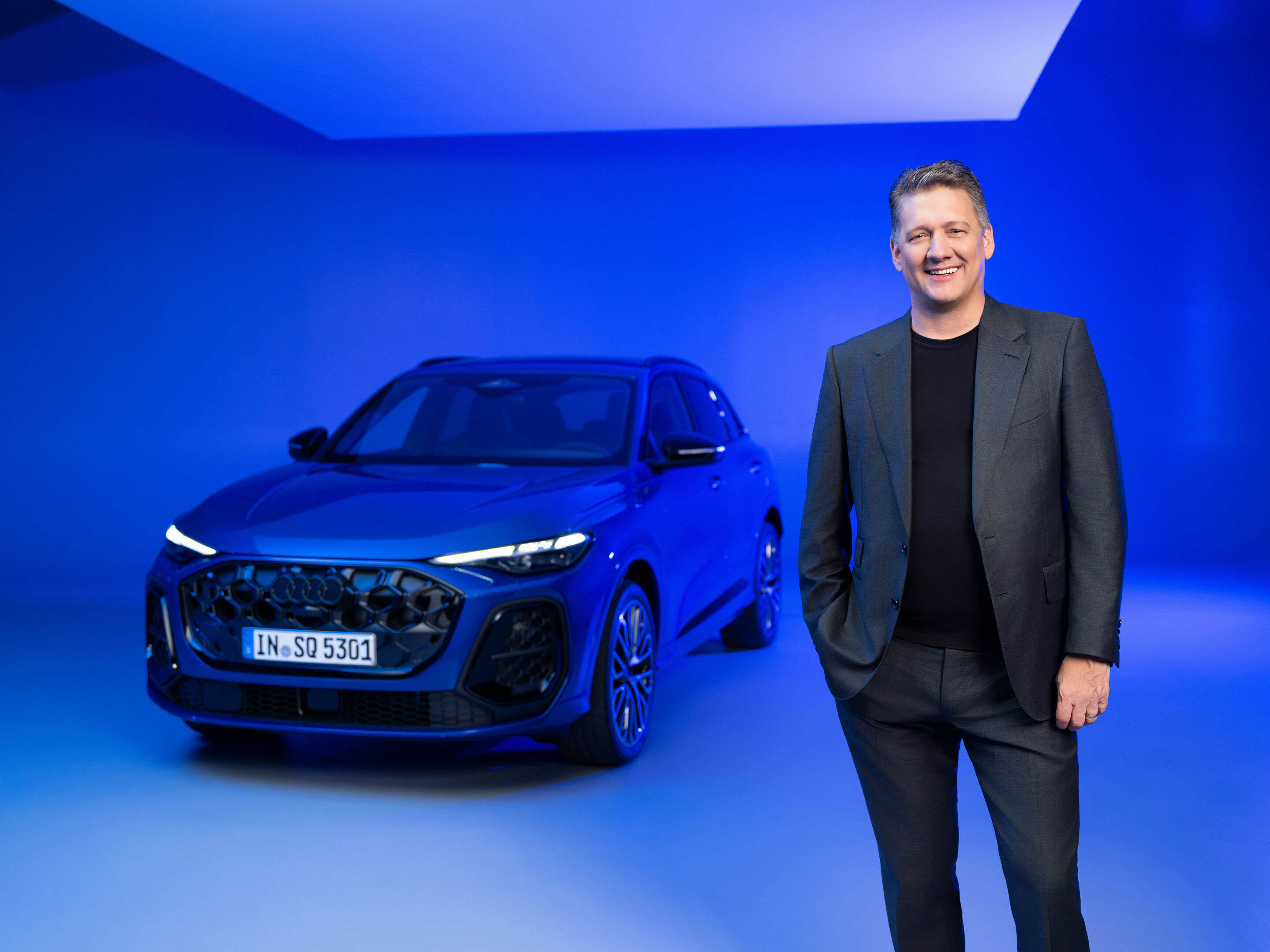 Audi CEO Gernot Döllner next to the Audi SQ5 - Audi CEO Gernot Döllner next to the Audi SQ5