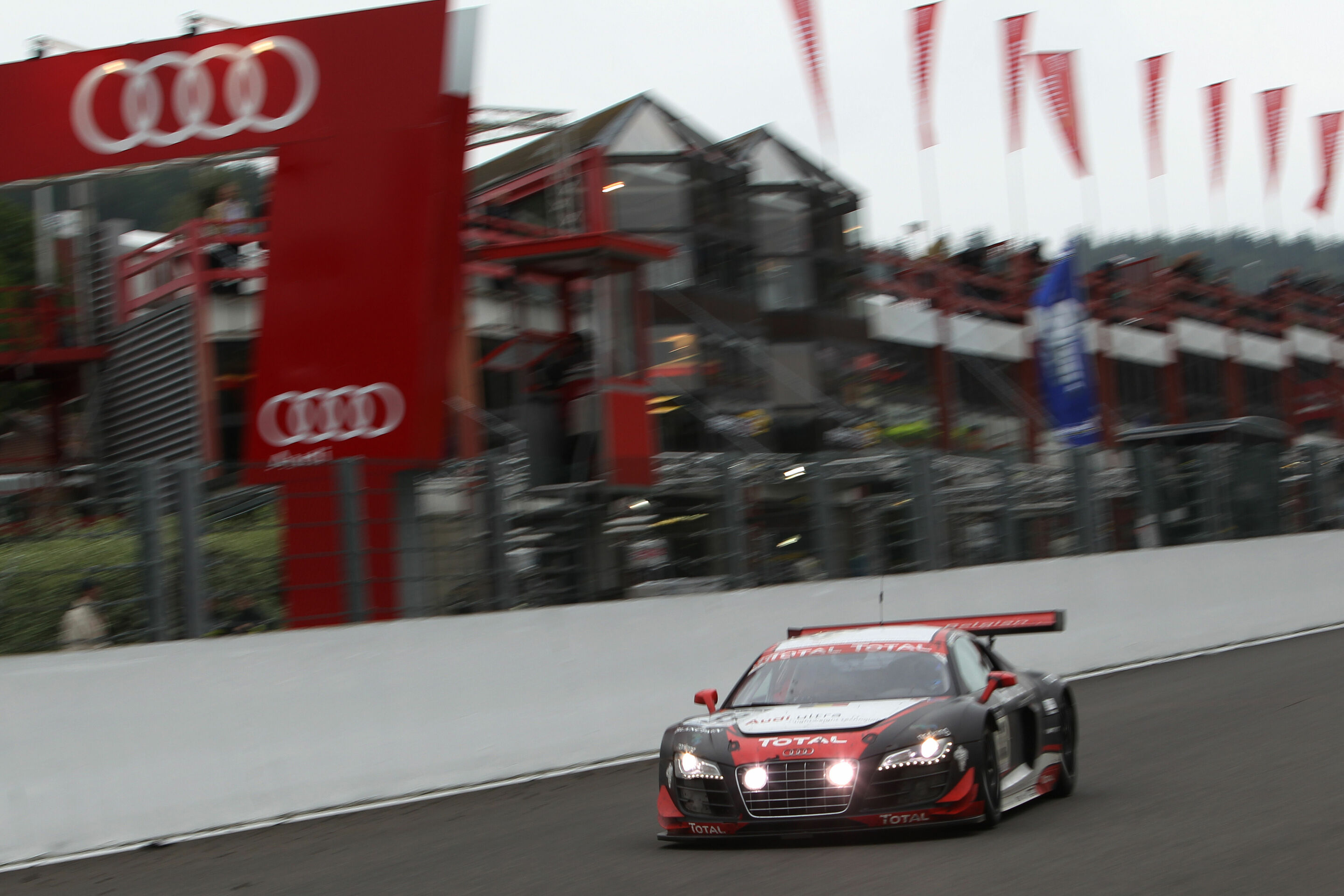 24h Spa 2011 - Audi R8 LMS #33 (Audi Sport Team WRT)
