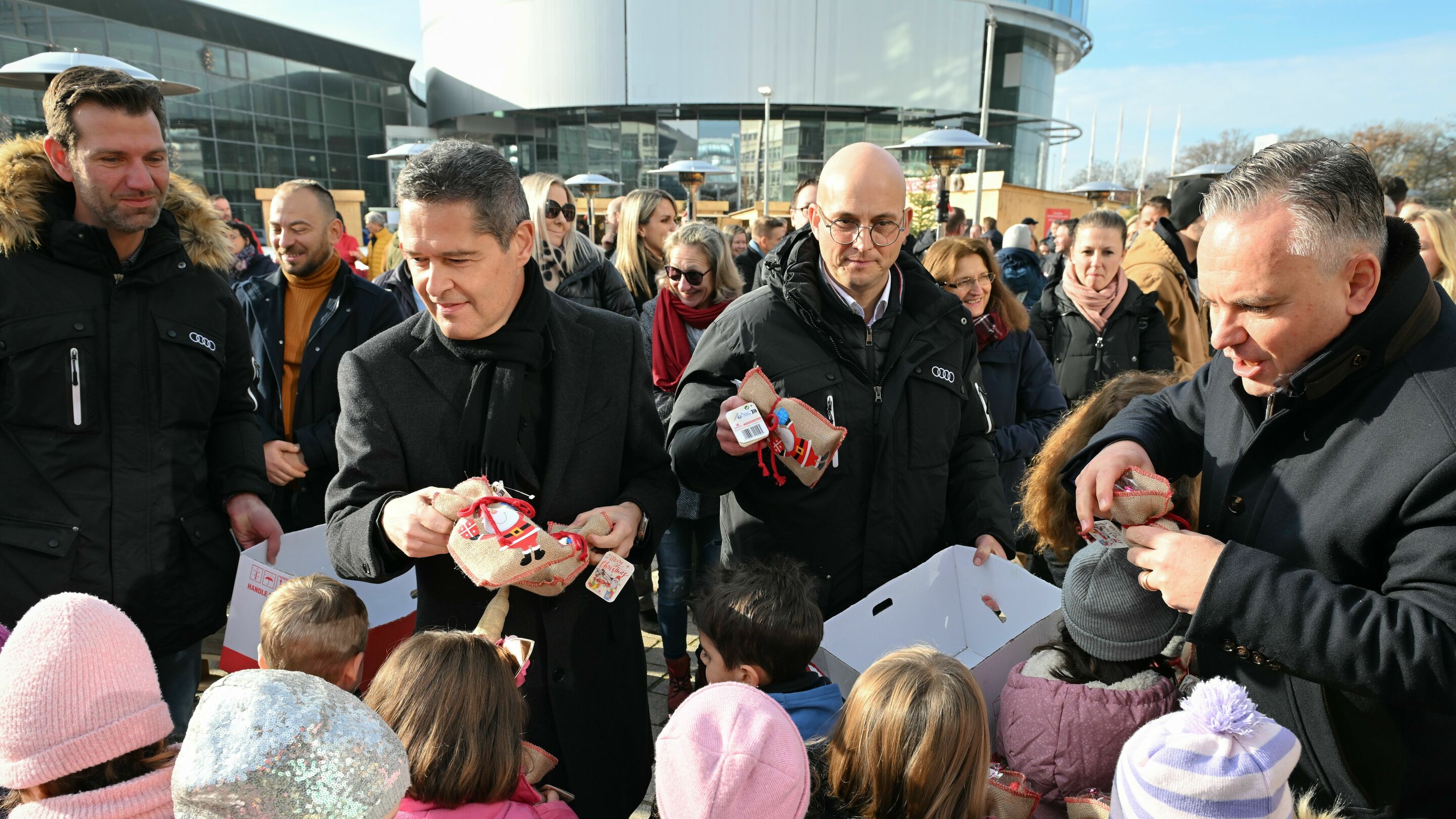 Audi Betriebsrat eröffnet den Sozialen Weihnachtsmarkt 2024