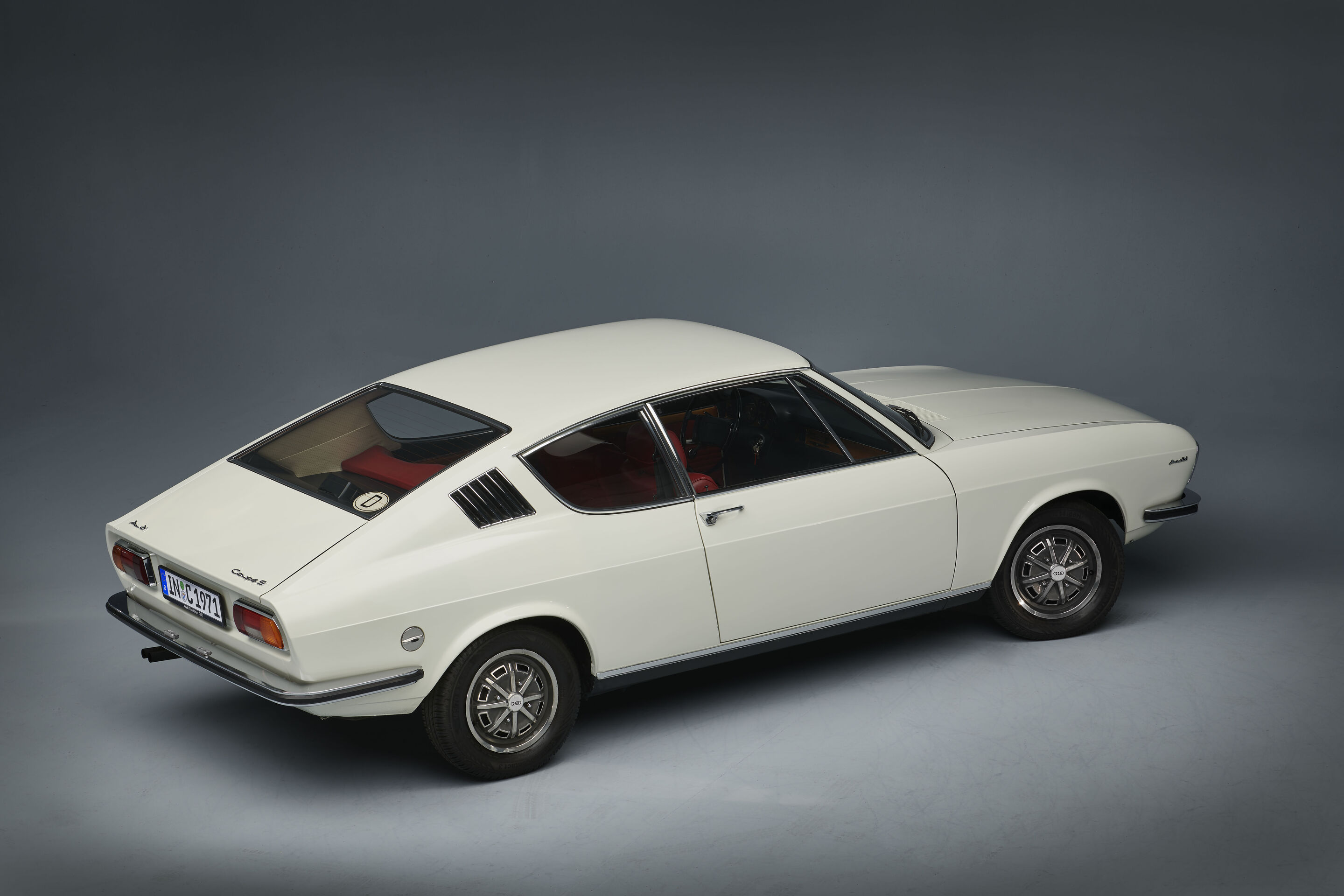 Audi Tradition showcases Audi 100 and A6 history