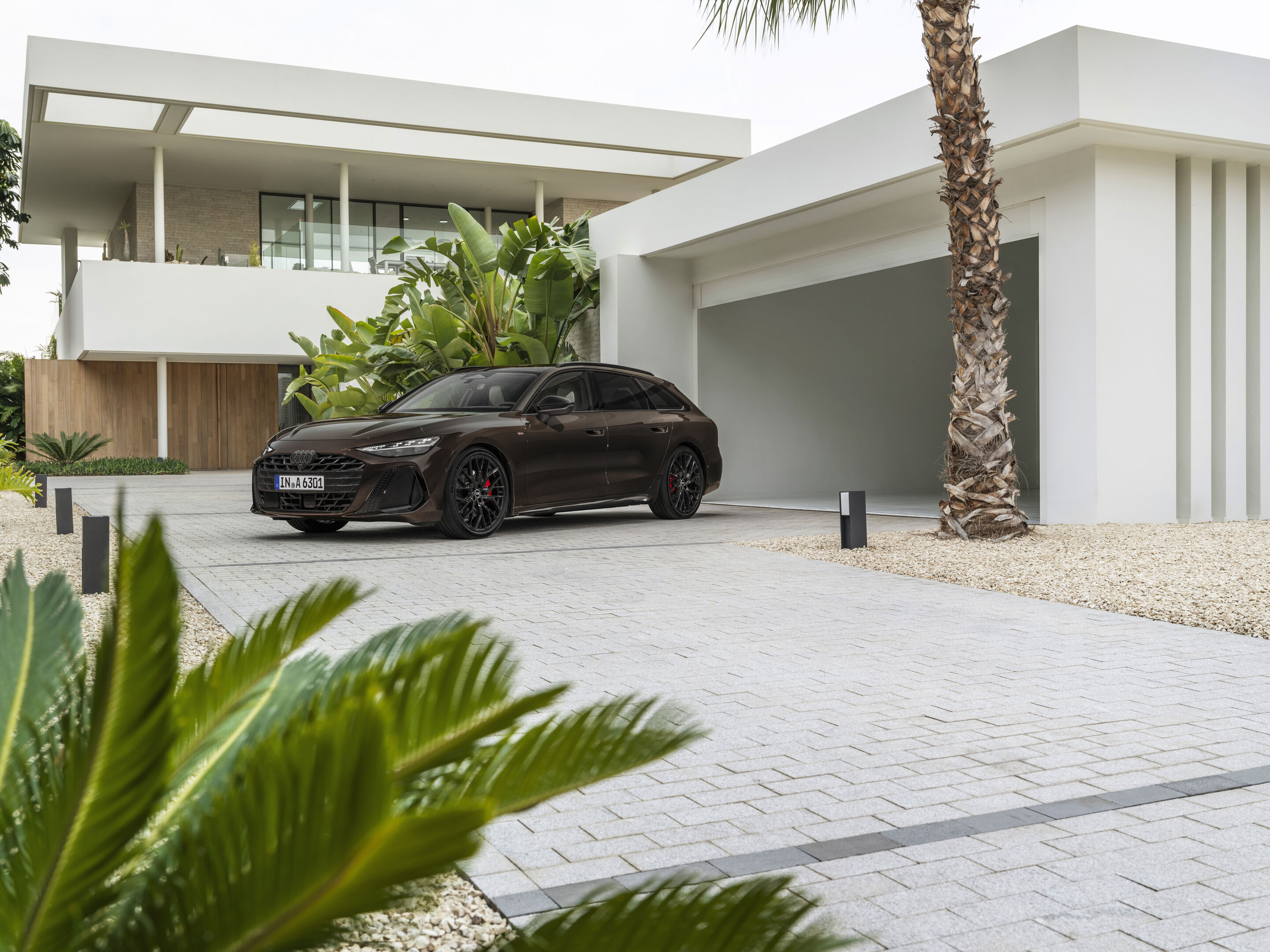 Audi A6 Avant - Standaufnahme, 
Farbe: Madeirabraun Metallic