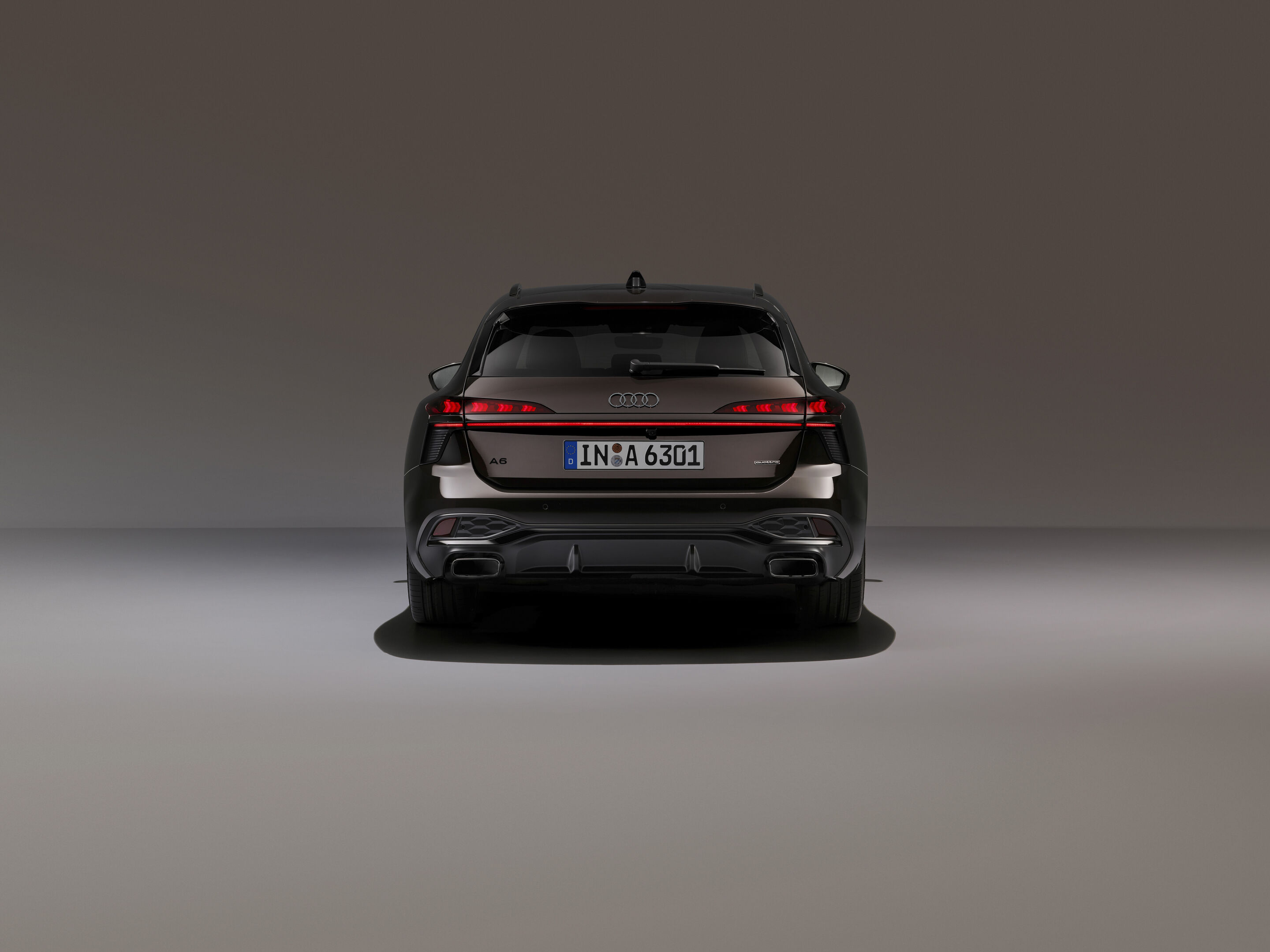 Audi A6 Avant - Standaufnahme, 
Farbe: Madeirabraun Metallic