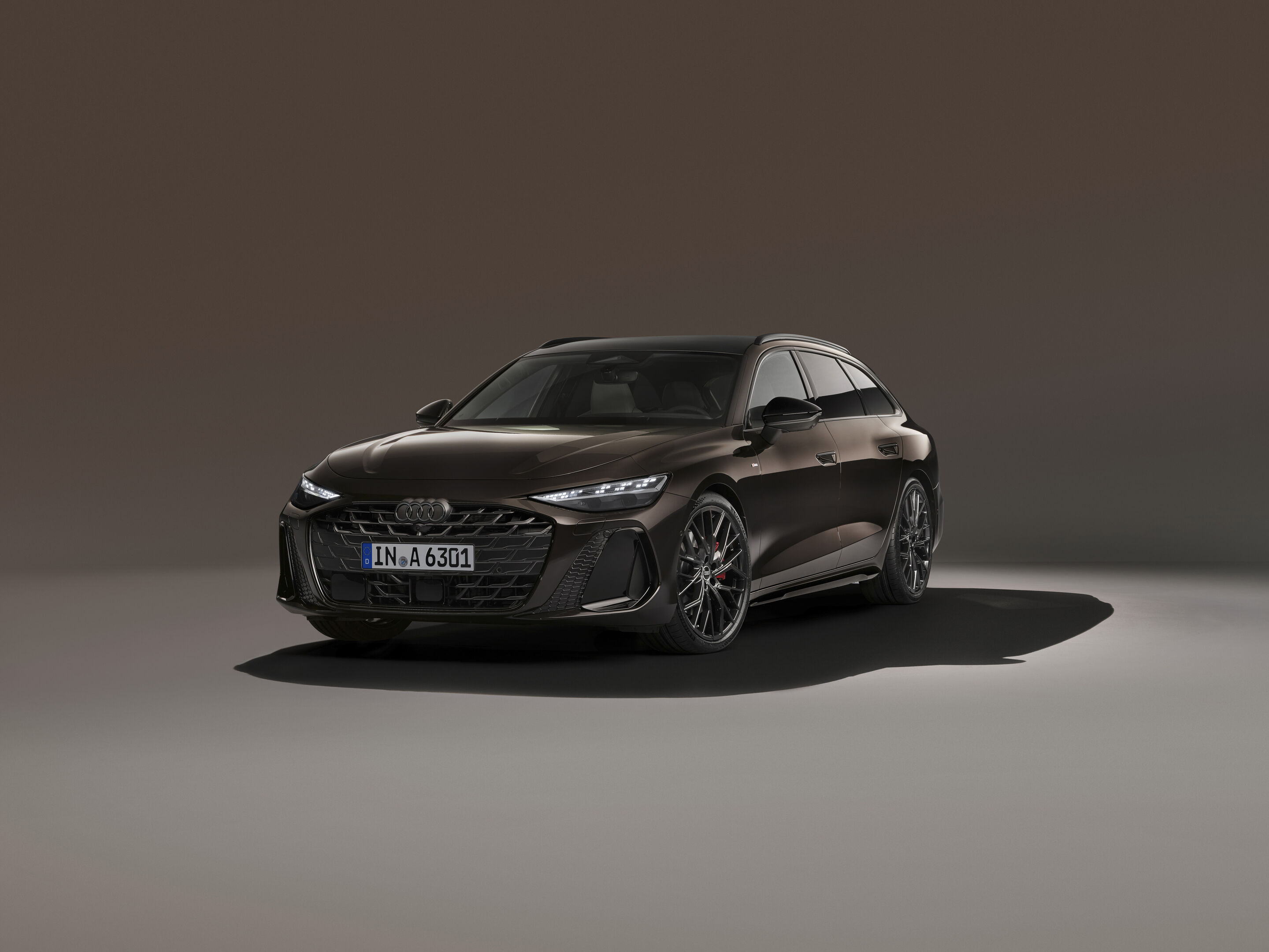 Audi A6 Avant - Static photo, 
Colour: Madeira Brown metallic