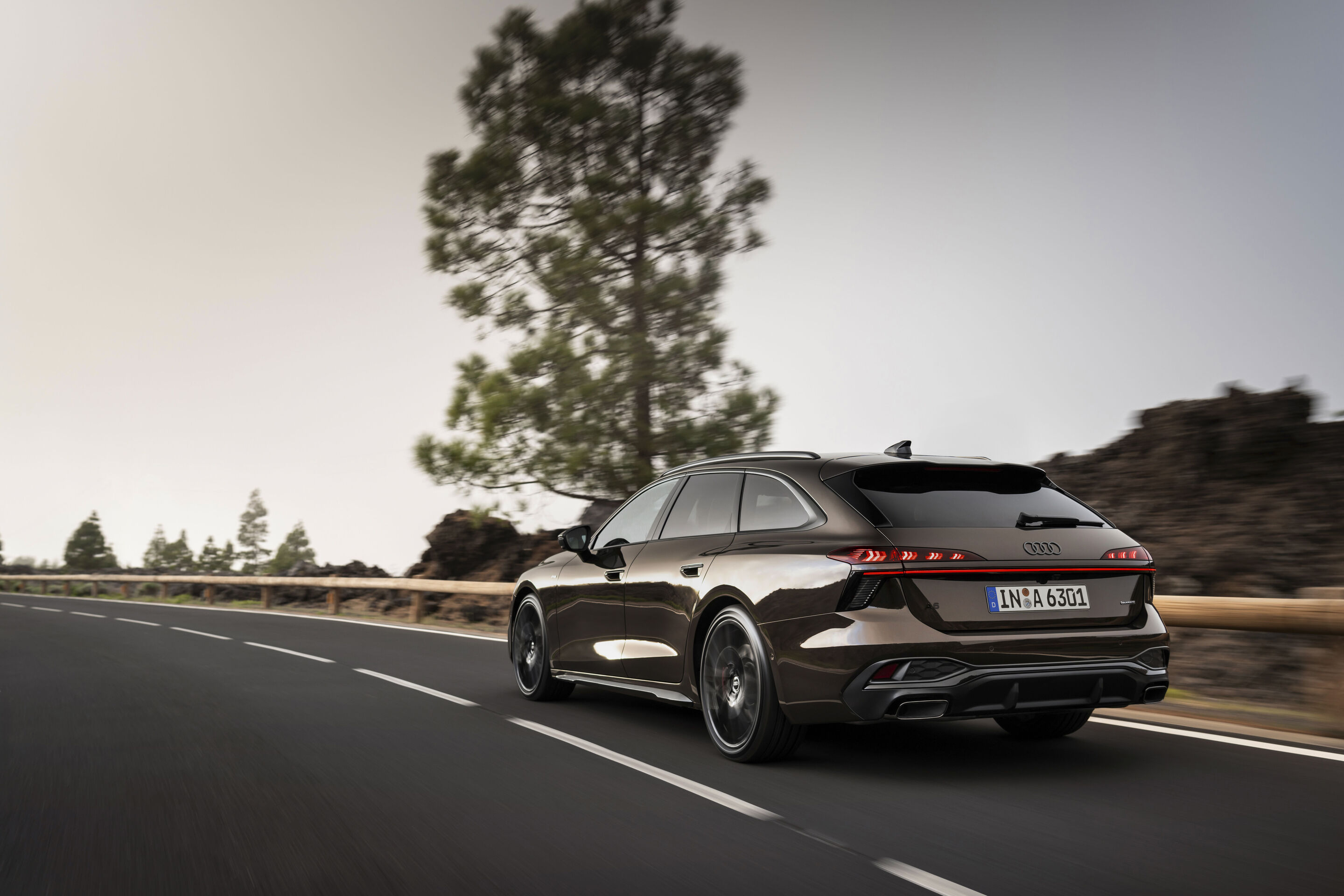 Audi A6 Avant - Fahraufnahme, 
Farbe: Madeirabraun Metallic