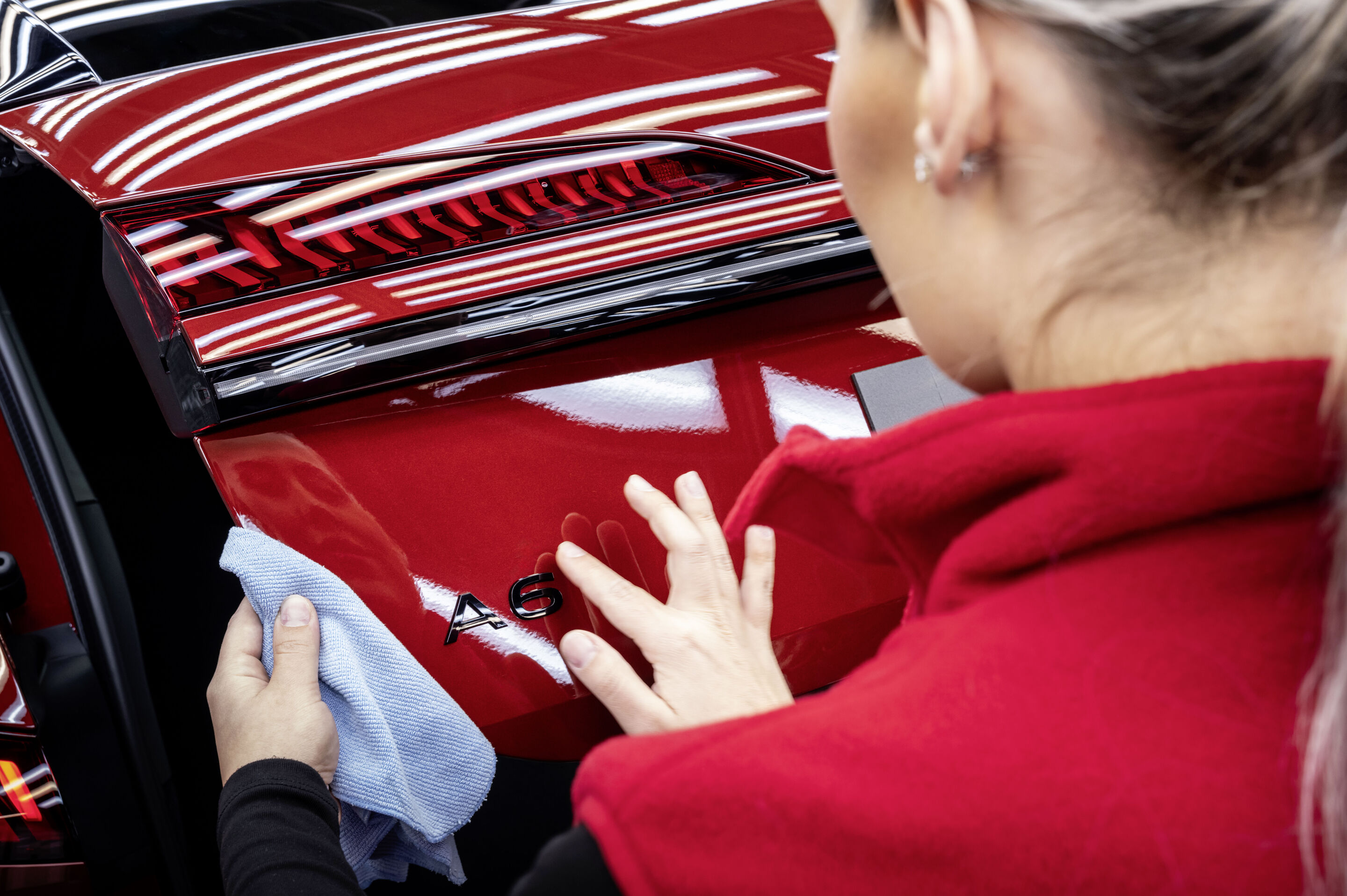 Production of the Audi A6 at the Neckarsulm site - Final check in the assembly