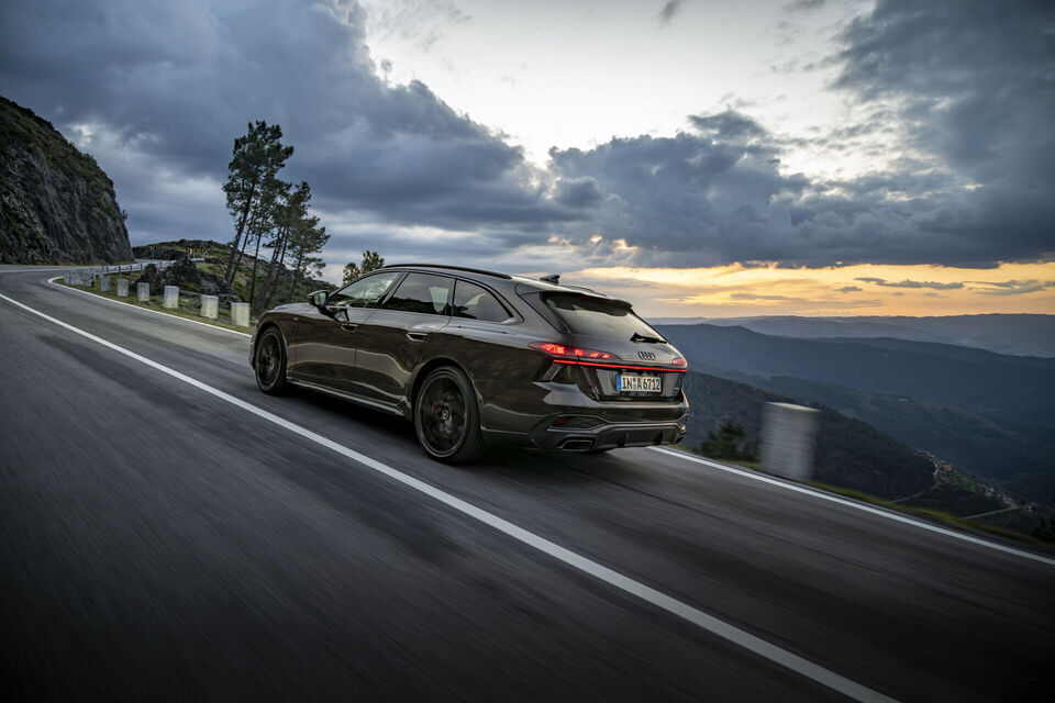 https://uploads.audi-mediacenter.com/system/production/media/127393/images/9ae1d16ef5a1ea3f110d5354599495ef3fa3bec1/A250321_web_960.jpg?1742542605