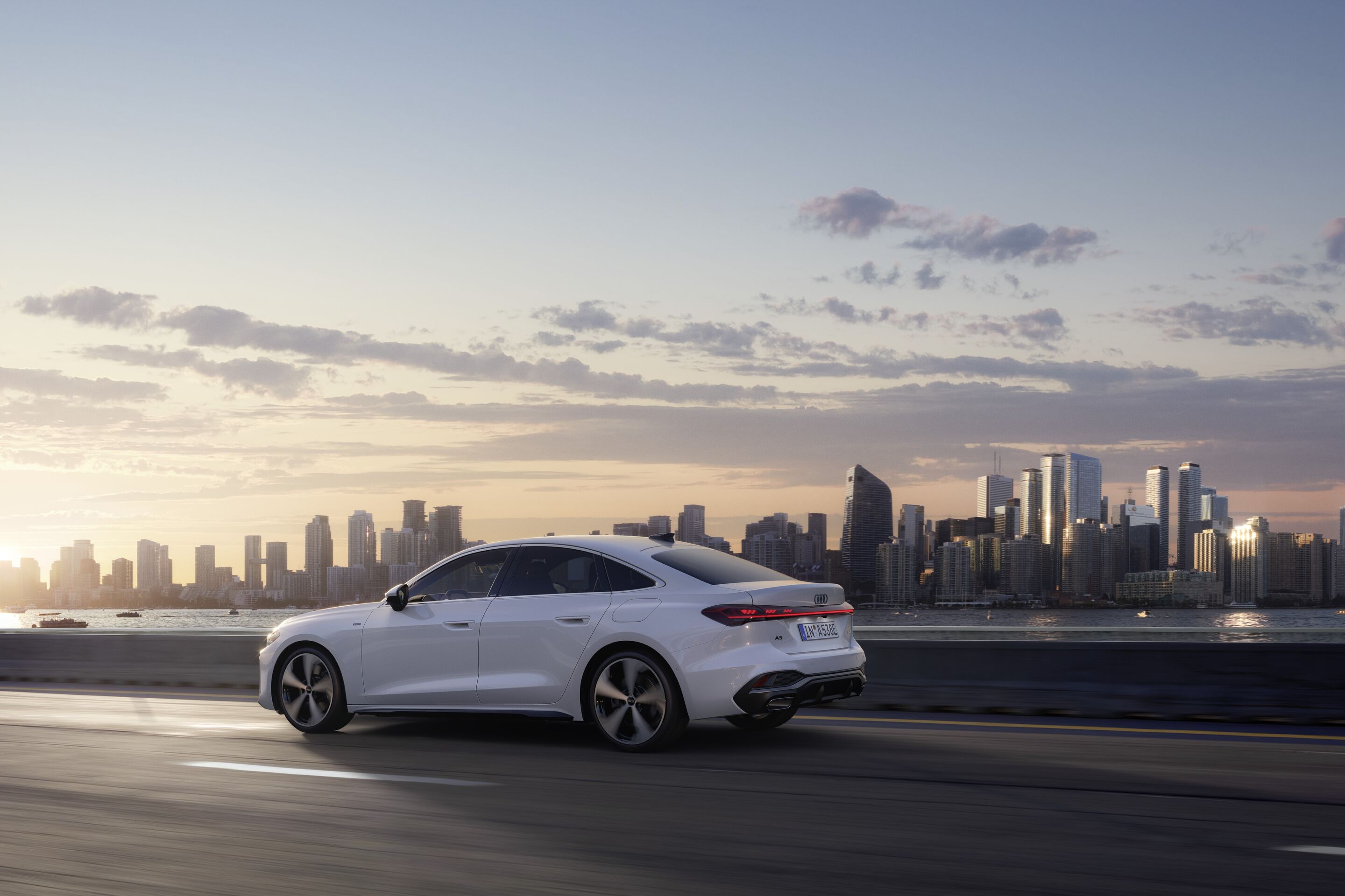 Audi A5 Sedan e-hybrid quattro