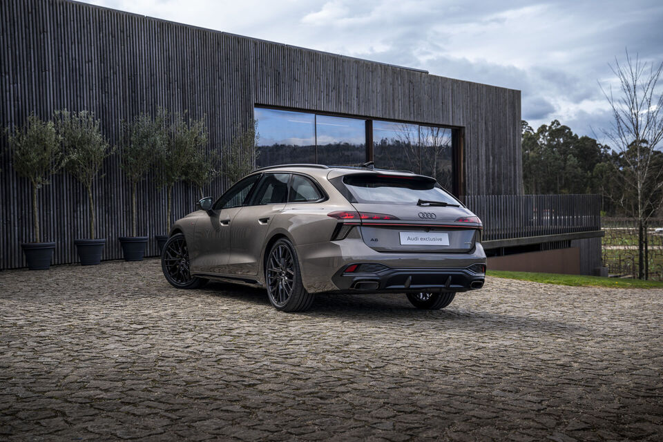 https://uploads.audi-mediacenter.com/system/production/media/127504/images/520ddbb1838184e86a18becf566a9b4aef6853ee/A250432_web_960.jpg?1743598322