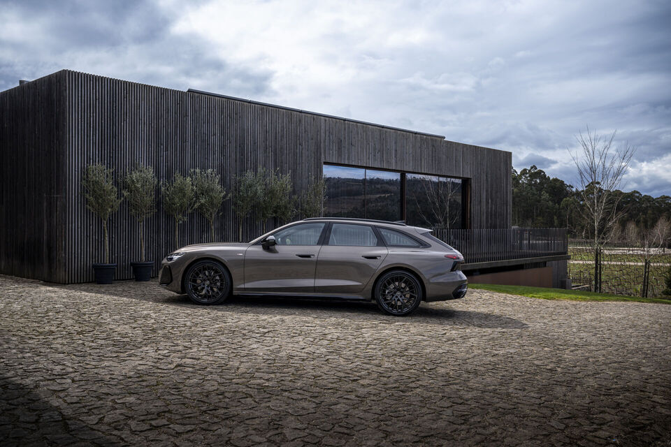 https://uploads.audi-mediacenter.com/system/production/media/127505/images/8743c7a37903a953ce8d51a6fcde43b534c0c01d/A250433_web_960.jpg?1743598319