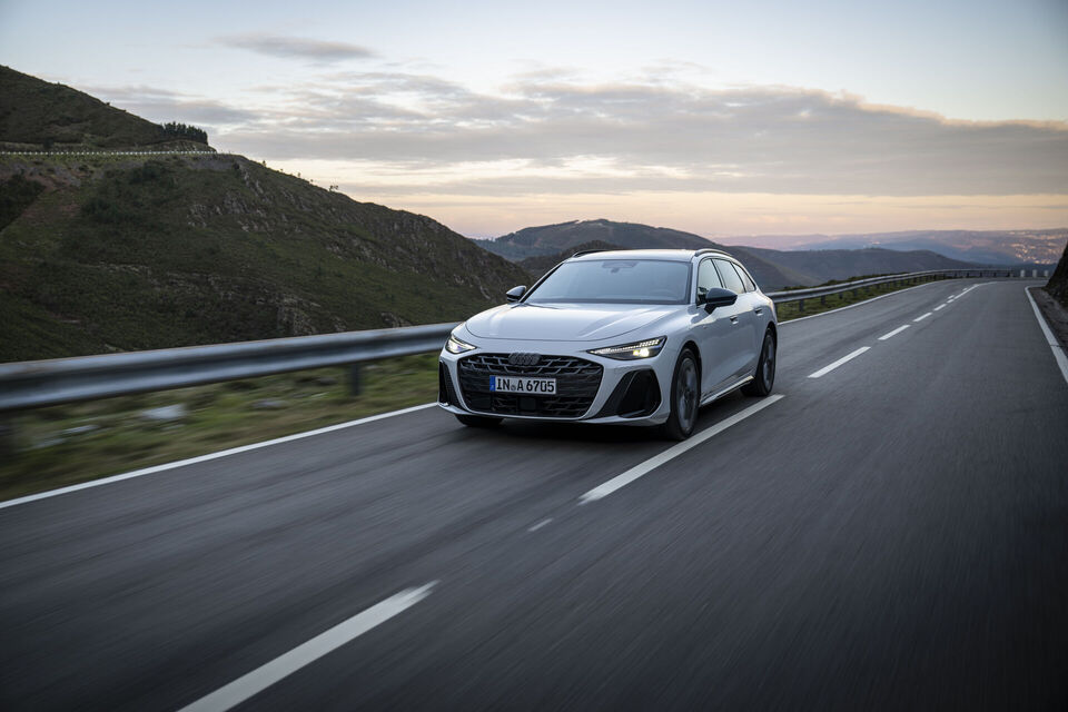 https://uploads.audi-mediacenter.com/system/production/media/127506/images/a3dd46ab2f39eb5584a97d58b61148993523fd2c/A250434_web_960.jpg?1743514255
