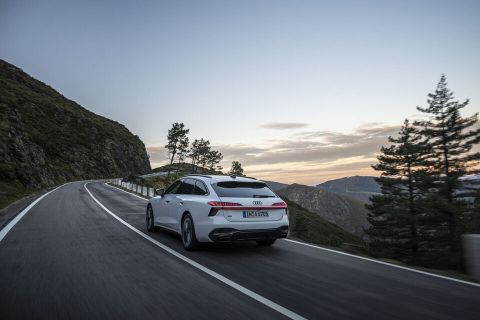 https://uploads.audi-mediacenter.com/system/production/media/127507/images/4be821bbc4976a5ce209e96d60db0183f28bf640/A250435_web_960.jpg?1743514238