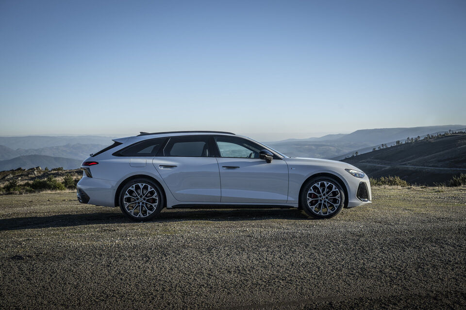 https://uploads.audi-mediacenter.com/system/production/media/127509/images/377231f927114d5dd34e4964e2d556c6b9cdee18/A250437_web_960.jpg?1743514265