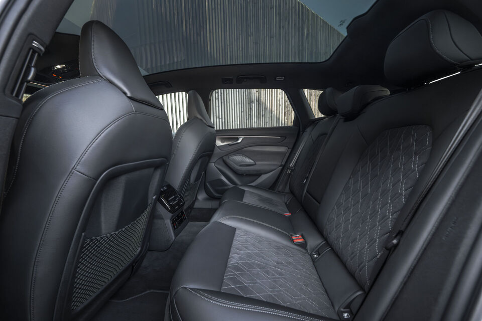 https://uploads.audi-mediacenter.com/system/production/media/127511/images/f6771a43f3c572c2ae23f20708e13c547163a3ff/A250439_web_960.jpg?1743514265