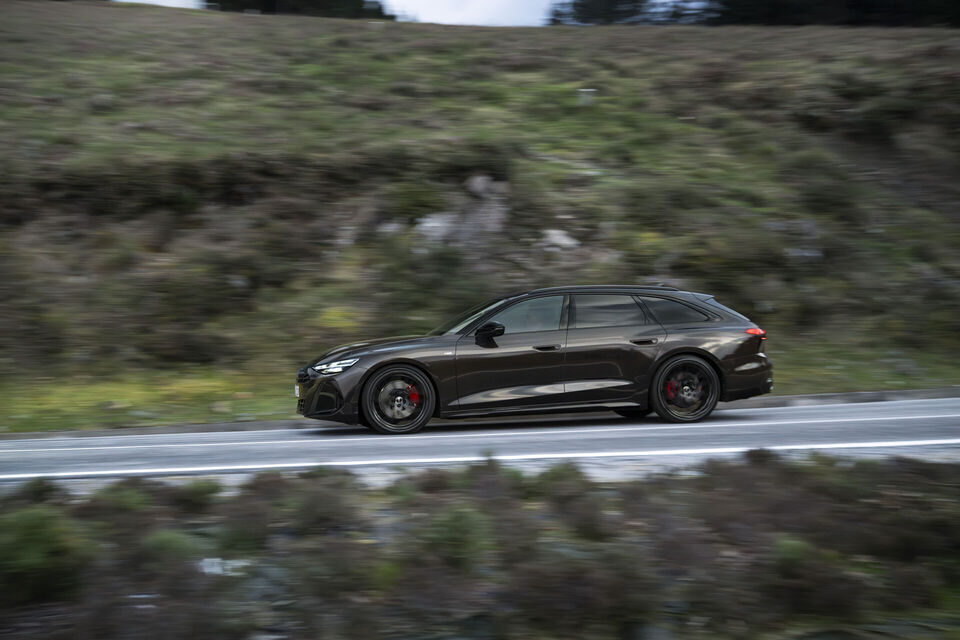 https://uploads.audi-mediacenter.com/system/production/media/127515/images/90b12fb002aa742b706c437519f871dcc696a6f5/A250443_web_960.jpg?1743514276