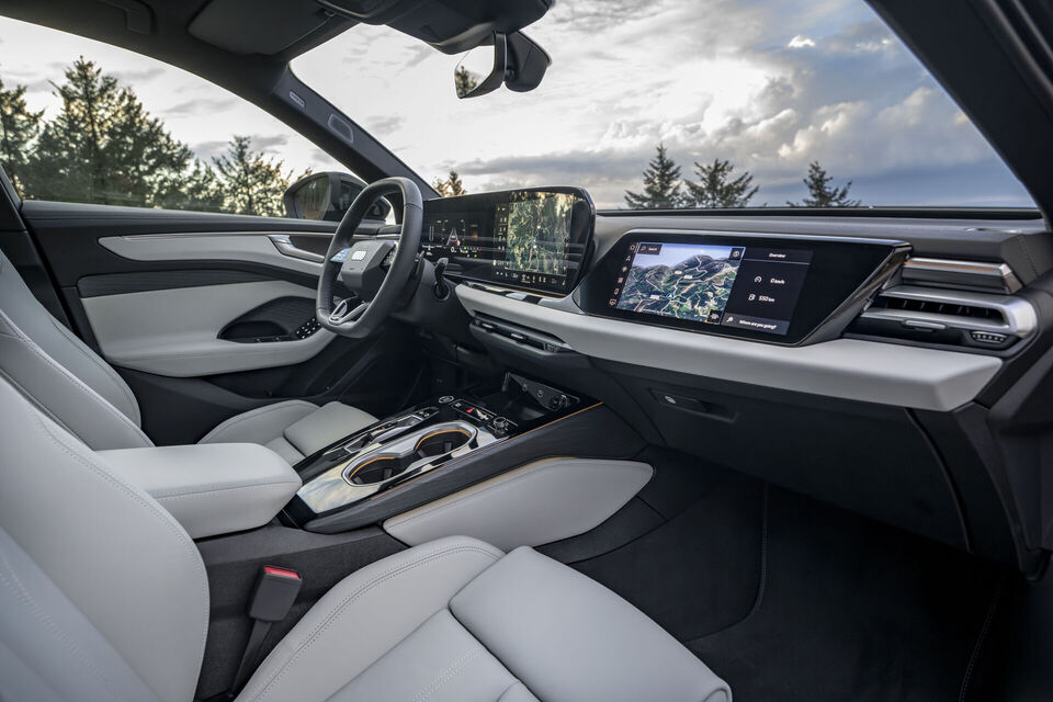 https://uploads.audi-mediacenter.com/system/production/media/127518/images/3cd26d25e6439bf734e998e9164996027ea69e93/A250446_web_960.jpg?1743514277