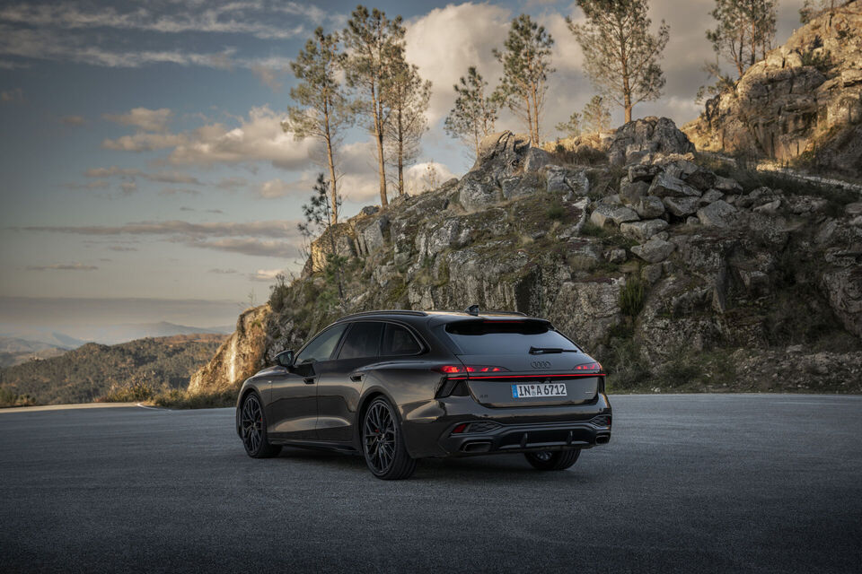 https://uploads.audi-mediacenter.com/system/production/media/127519/images/4ee6a068d2d0610eac0ab66f63949491dd61cf02/A250447_web_960.jpg?1743514277