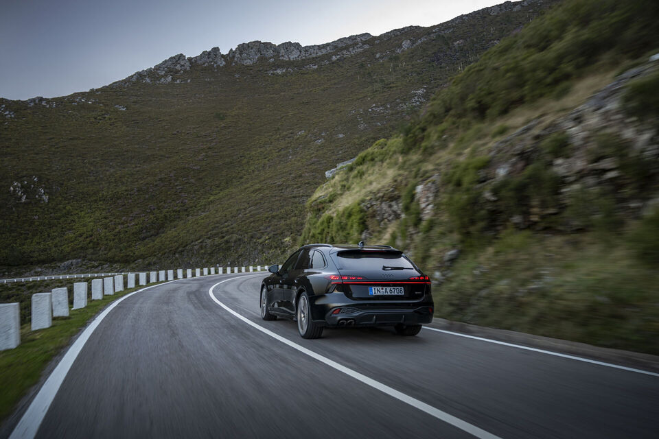 https://uploads.audi-mediacenter.com/system/production/media/127522/images/020729d1ec245951a26cd70992d7b75f6dee14c7/A250450_web_960.jpg?1743514263