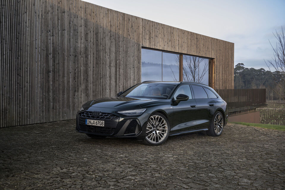 https://uploads.audi-mediacenter.com/system/production/media/127524/images/7a79f156a53d37cf017bf56b162cfa208838af24/A250452_web_960.jpg?1743514280