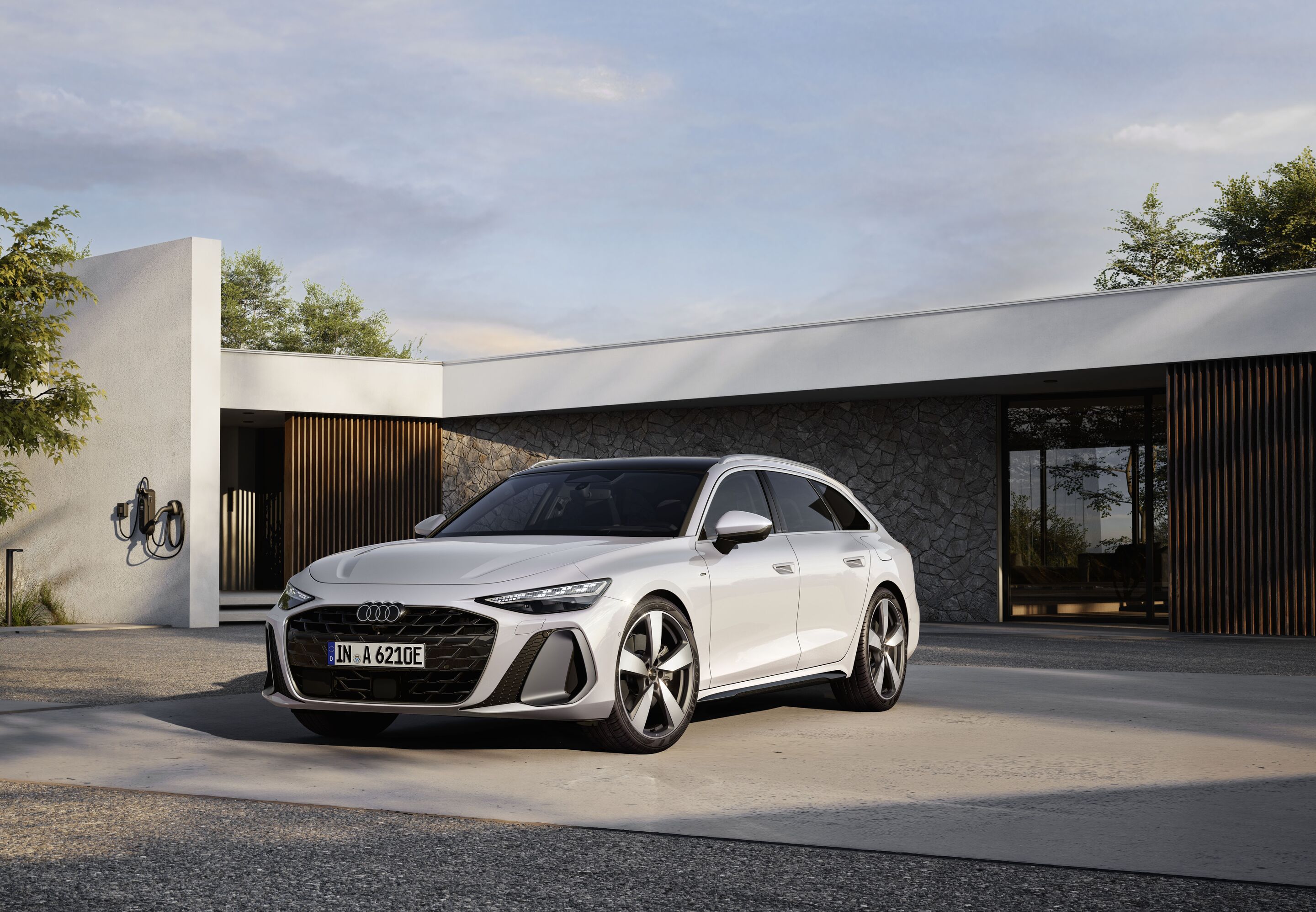 Audi A6 Avant e-hybrid quattro - Static photo,
Colour: Glacier white