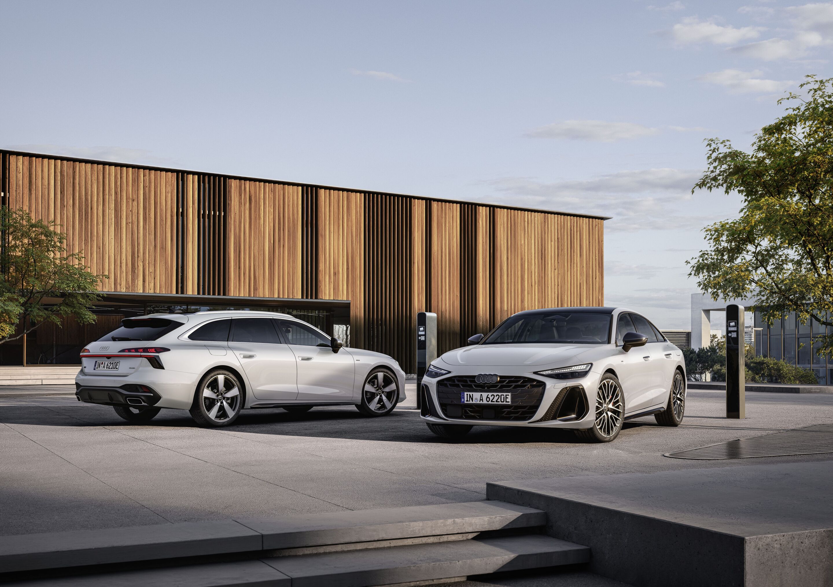 Audi A6 Avant e-hybrid quattro, Audi A6 Sedan e-hybrid quattro - Static photo,
Colour: Glacier white