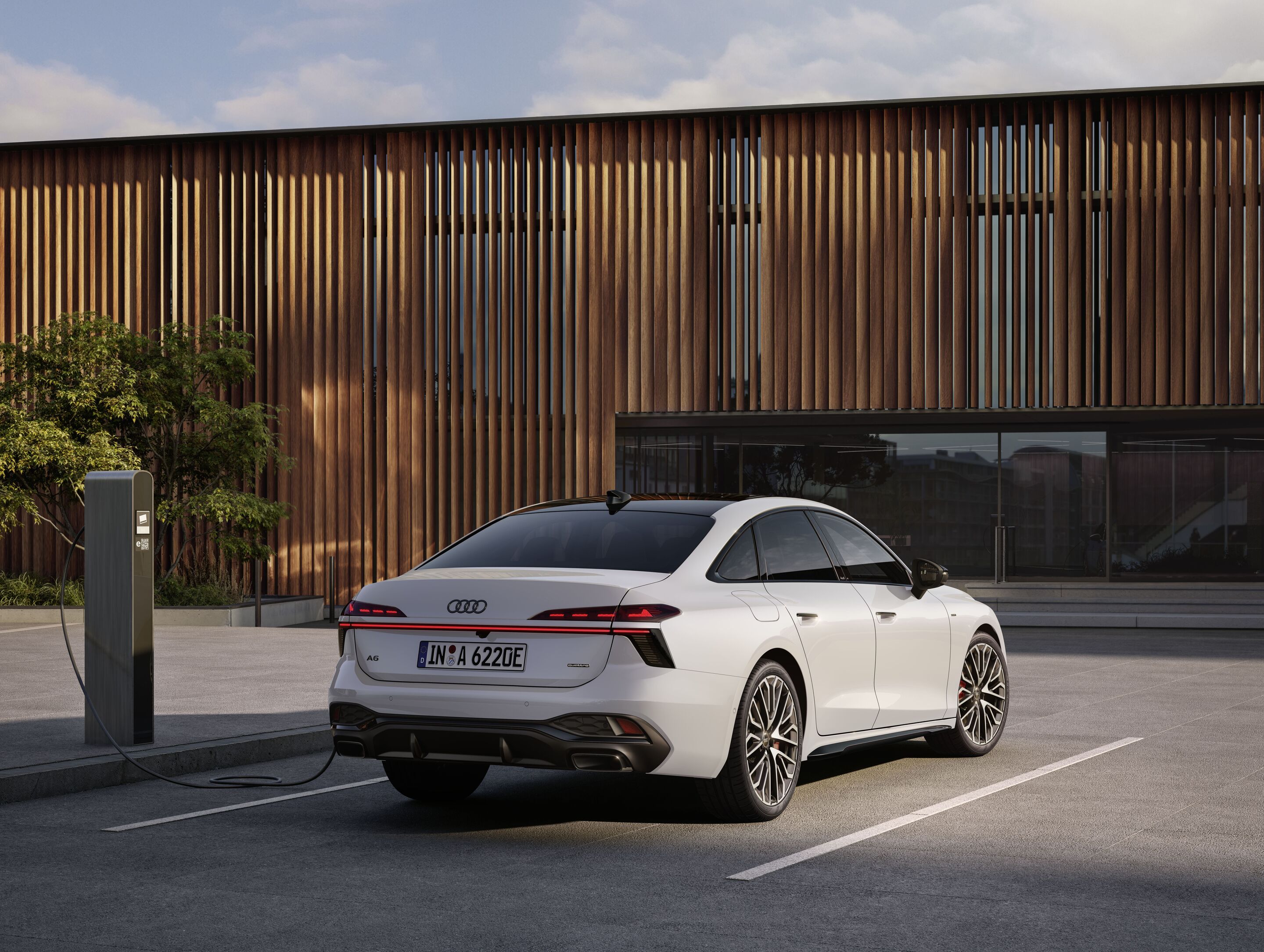 Audi A6 Sedan e-hybrid quattro - Static photo,
Colour: Glacier white