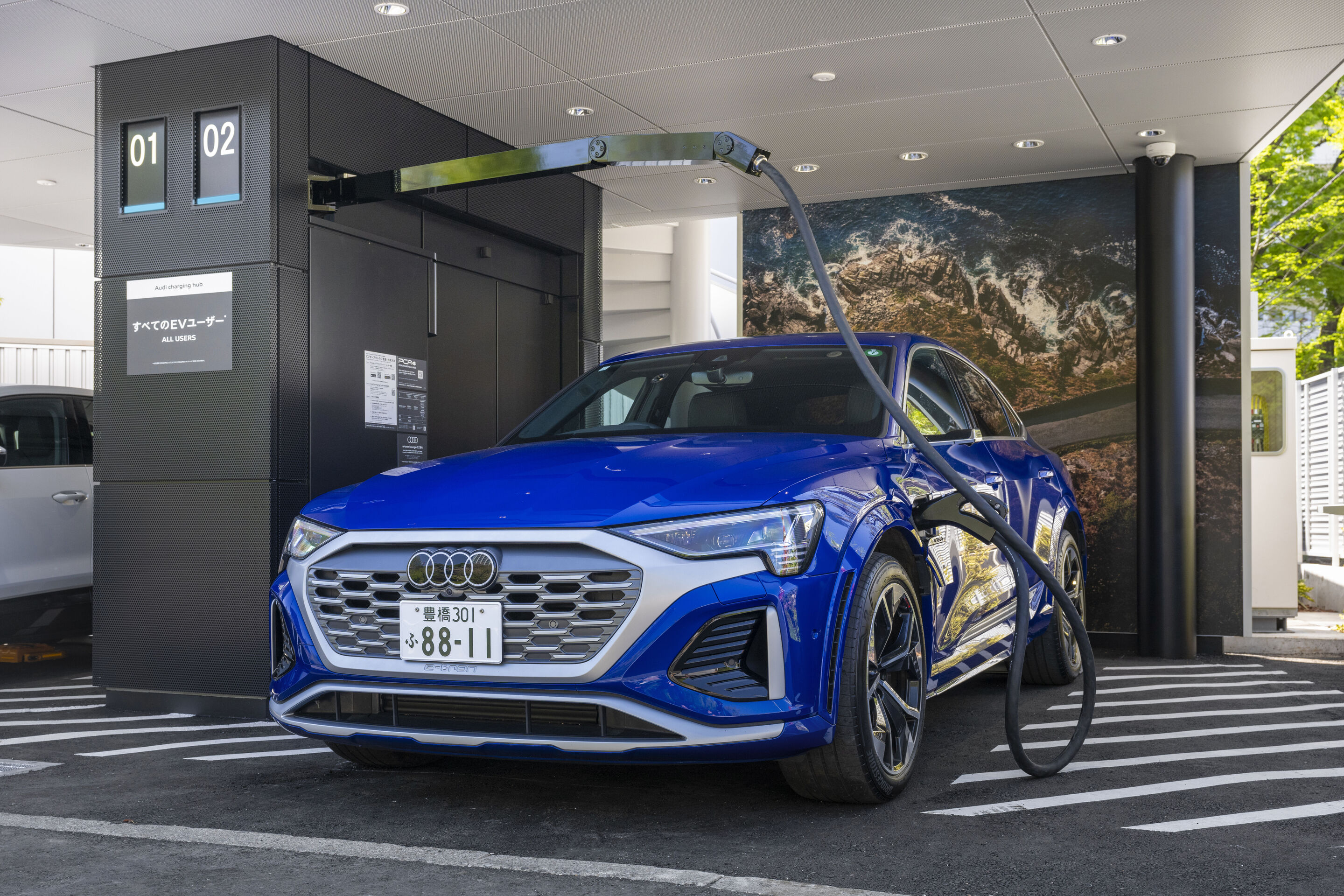 Audi charging hub in Shibakōen – second in Tokyo - Audi opened its second charging hub in Tokyo on April 24, 2025, and is expanding its global fast-charging network further.