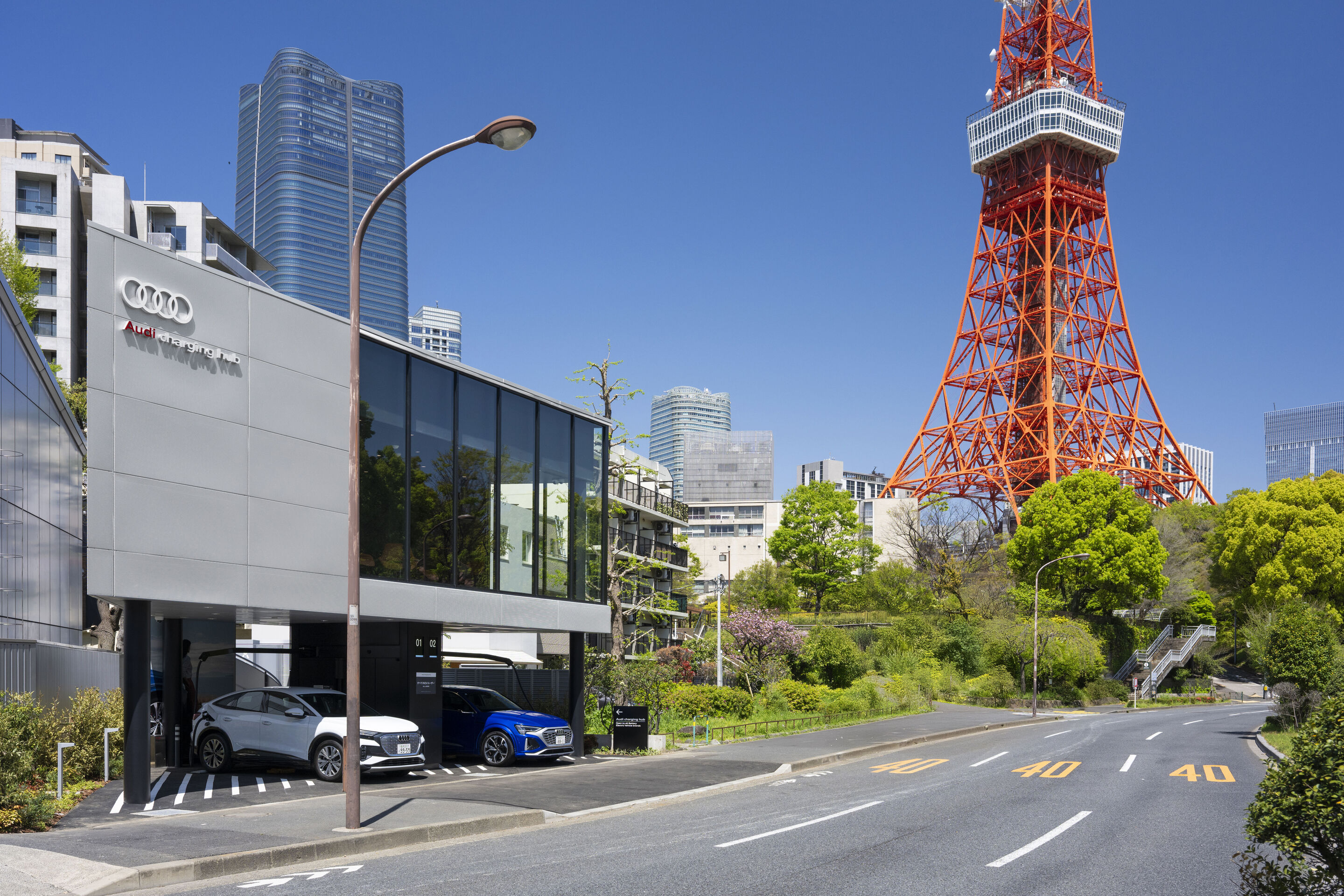 Audi charging hub in Shibakōen – second in Tokyo - Audi opened its second charging hub in Tokyo on April 24, 2025, and is expanding its global fast-charging network further.