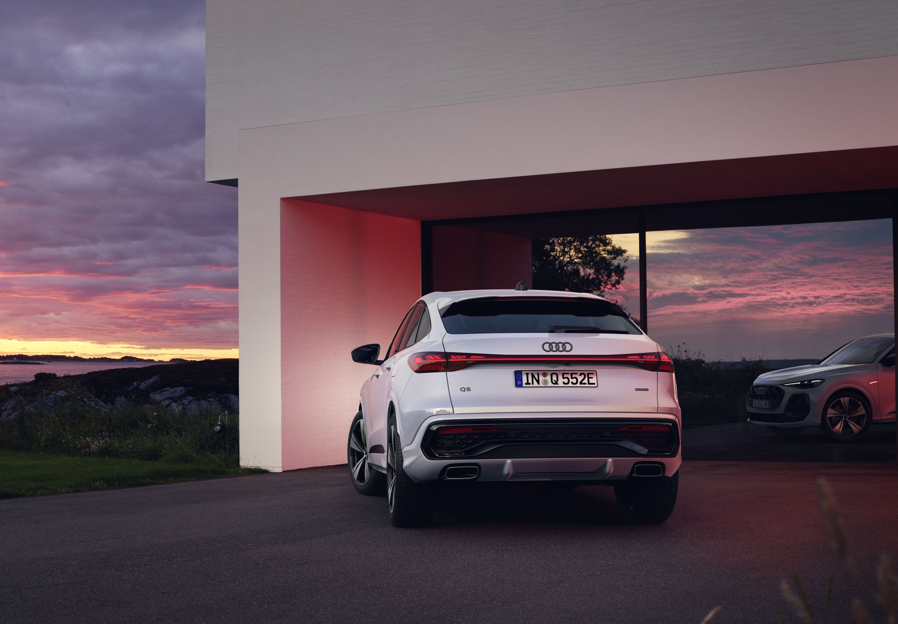 Audi Q5 Sportback e-hybrid - Static photo,
Colour: Glacier white