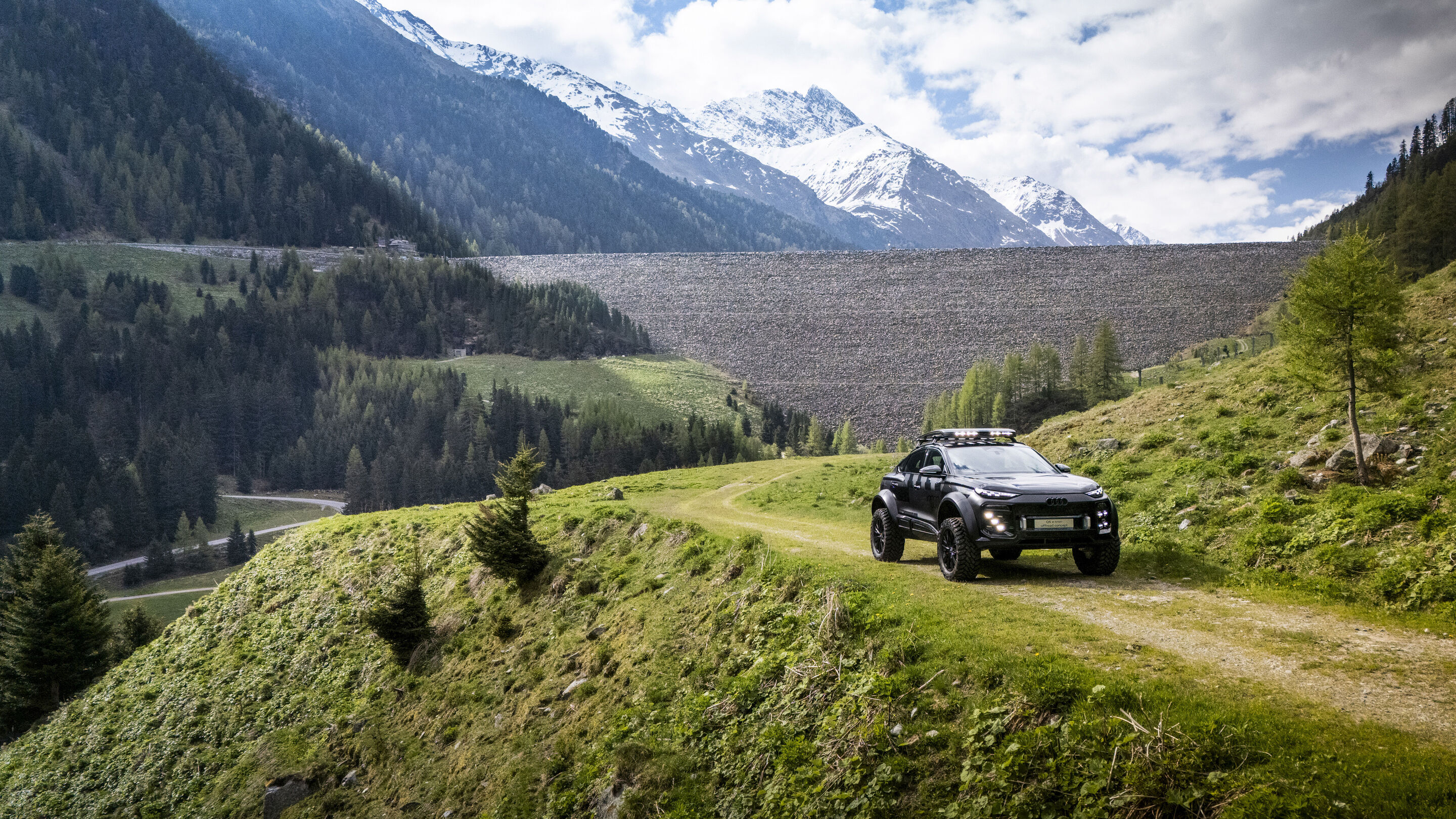 Audi Q6 e-tron offroad concept in Kaunertal - Dynamic photo in Kaunertal, Austria
Colour: Mythos black metallic, specific wrapping