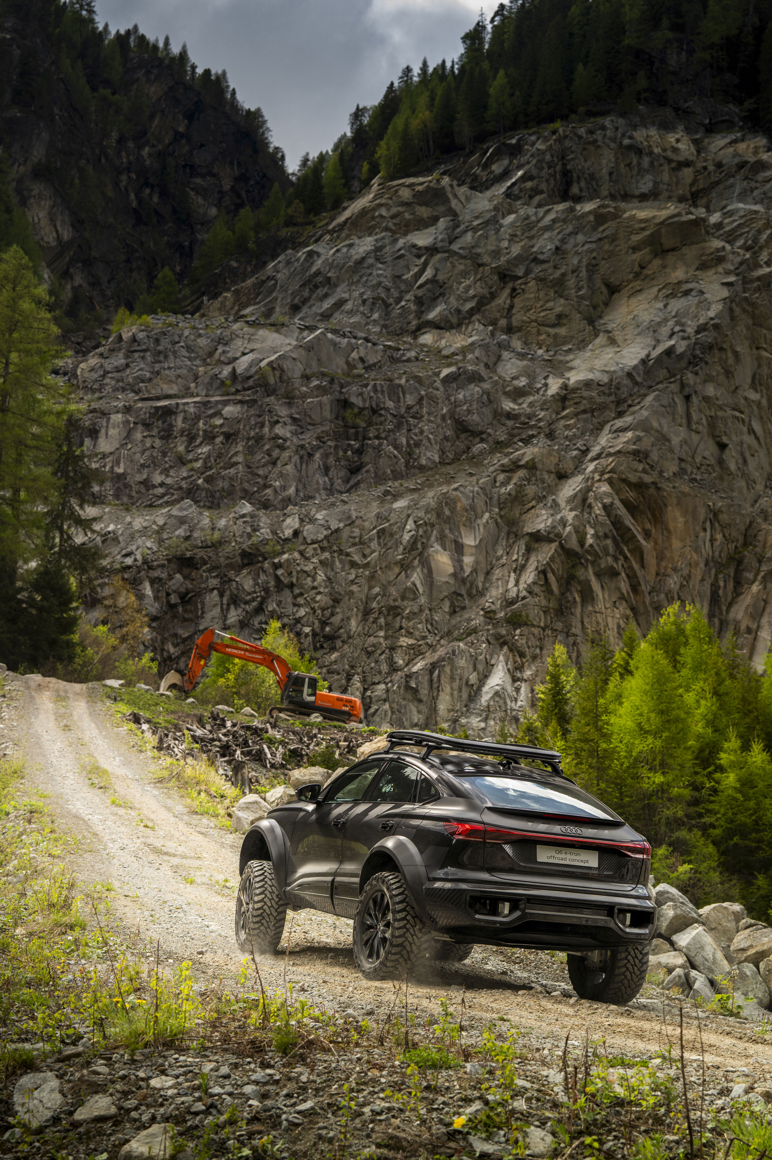 Audi Q6 e-tron offroad concept in Kaunertal - Dynamic photo in Kaunertal, Austria
Colour: Mythos black metallic, specific wrapping