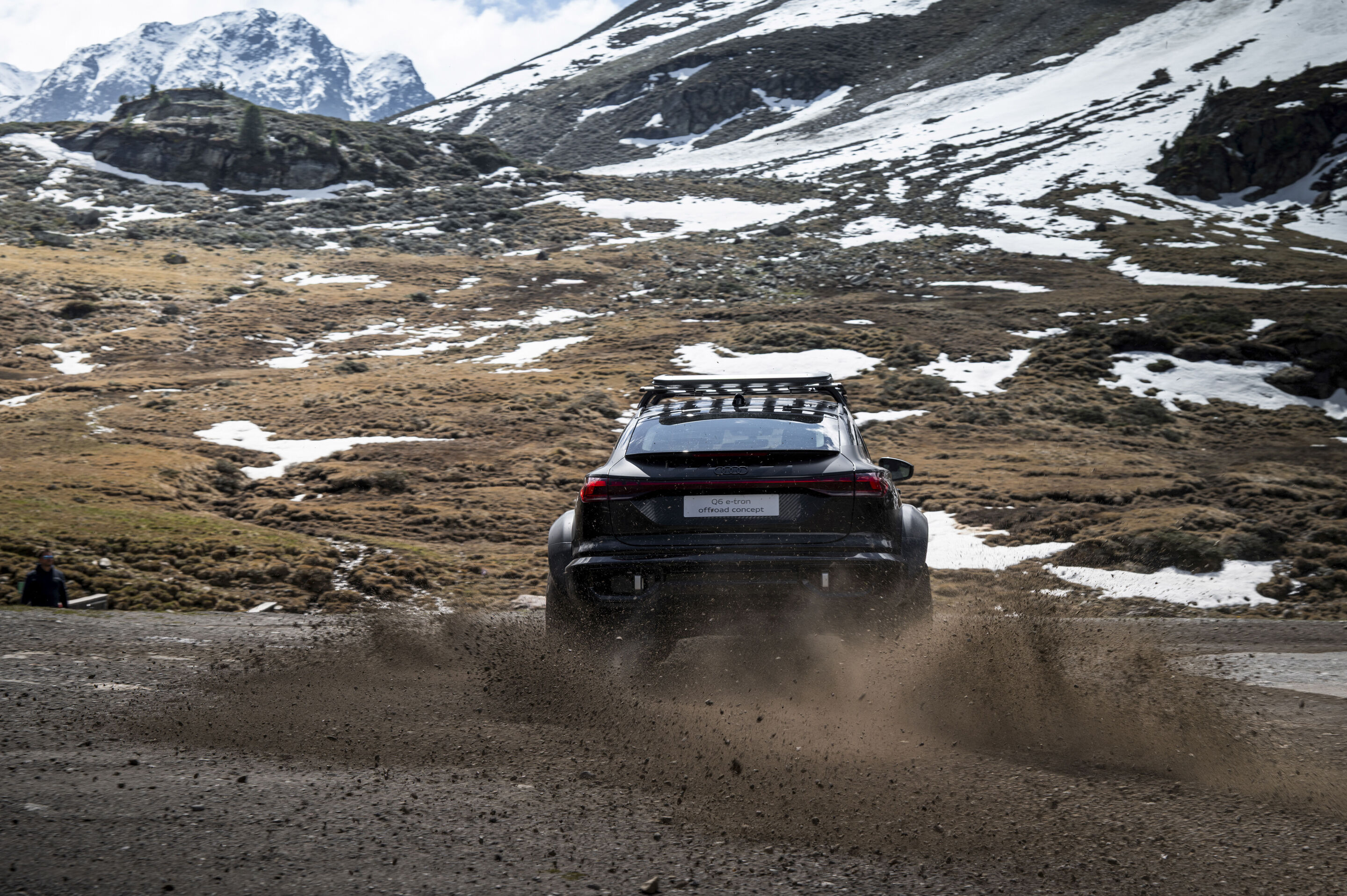Audi Q6 e-tron offroad concept in Kaunertal - Dynamic photo in Kaunertal, Austria
Colour: Mythos black metallic, specific wrapping