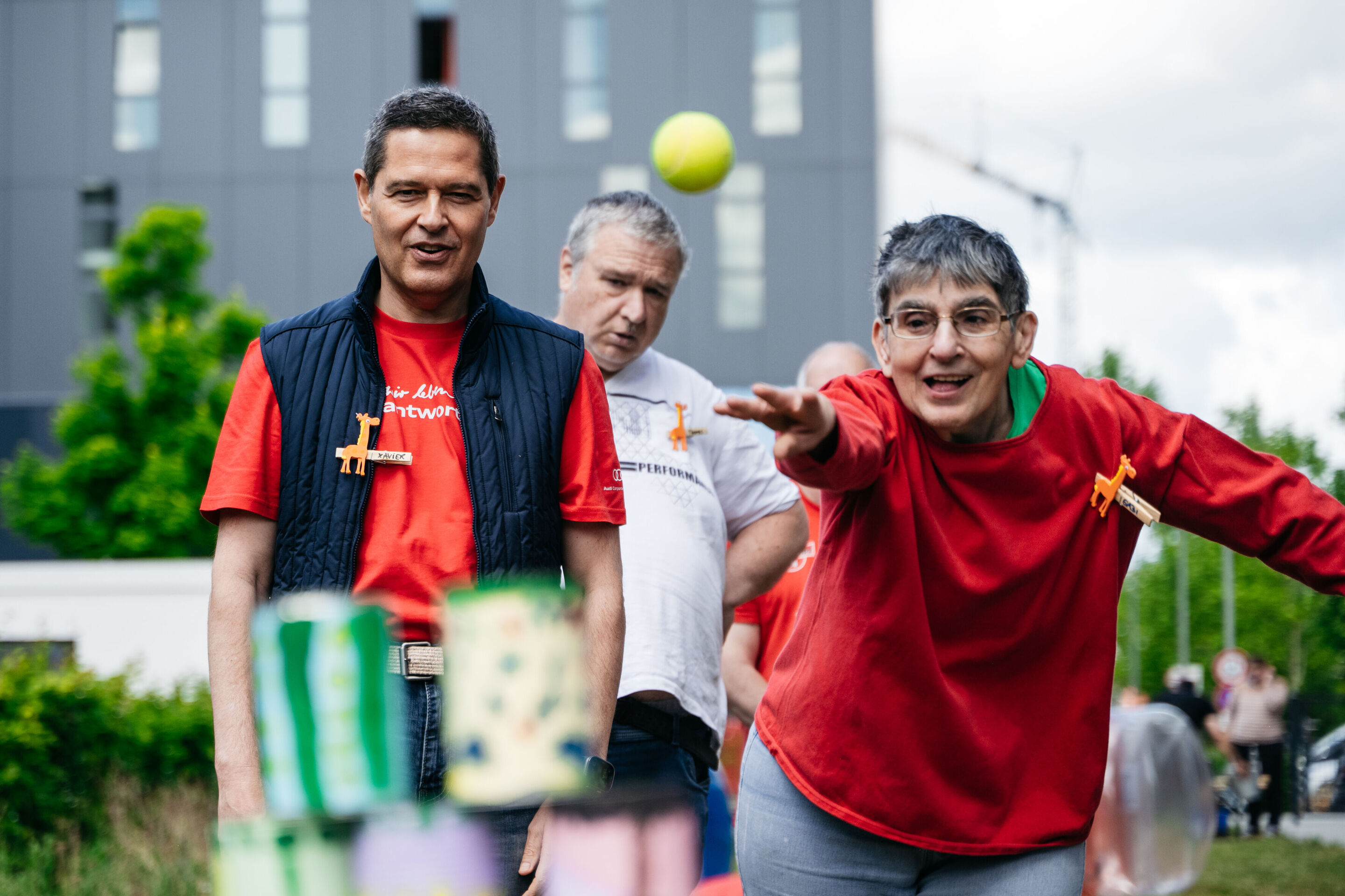 Employees roll up their sleeves for Audi Social Day - Chief Human Resources Officer Xavier Ros taking part in a ball toss at the Lebenshilfe facility in Ingolstadt.