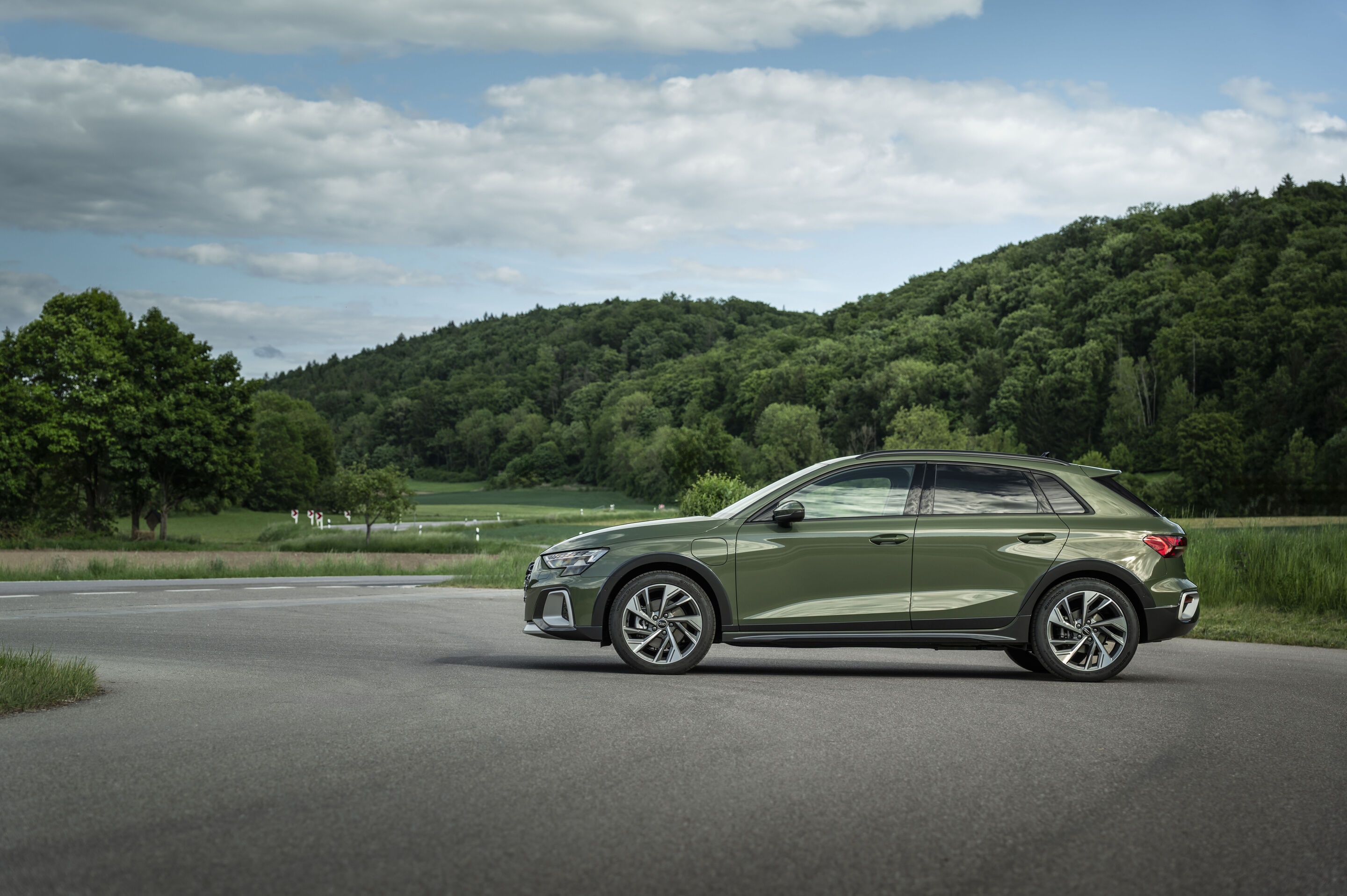 Audi A3 allstreet TFSI e - Static photo, 
Colour: Disctrict green