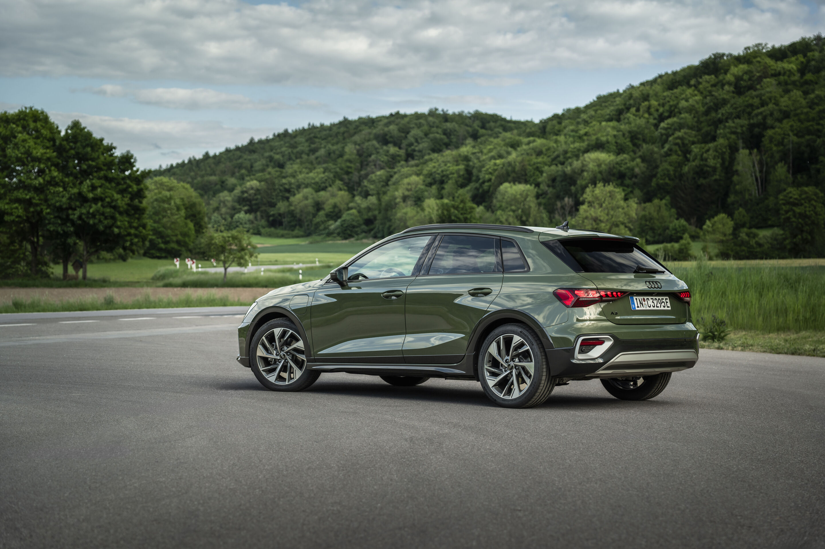 Audi A3 allstreet TFSI e - Static photo, 
Colour: Disctrict green