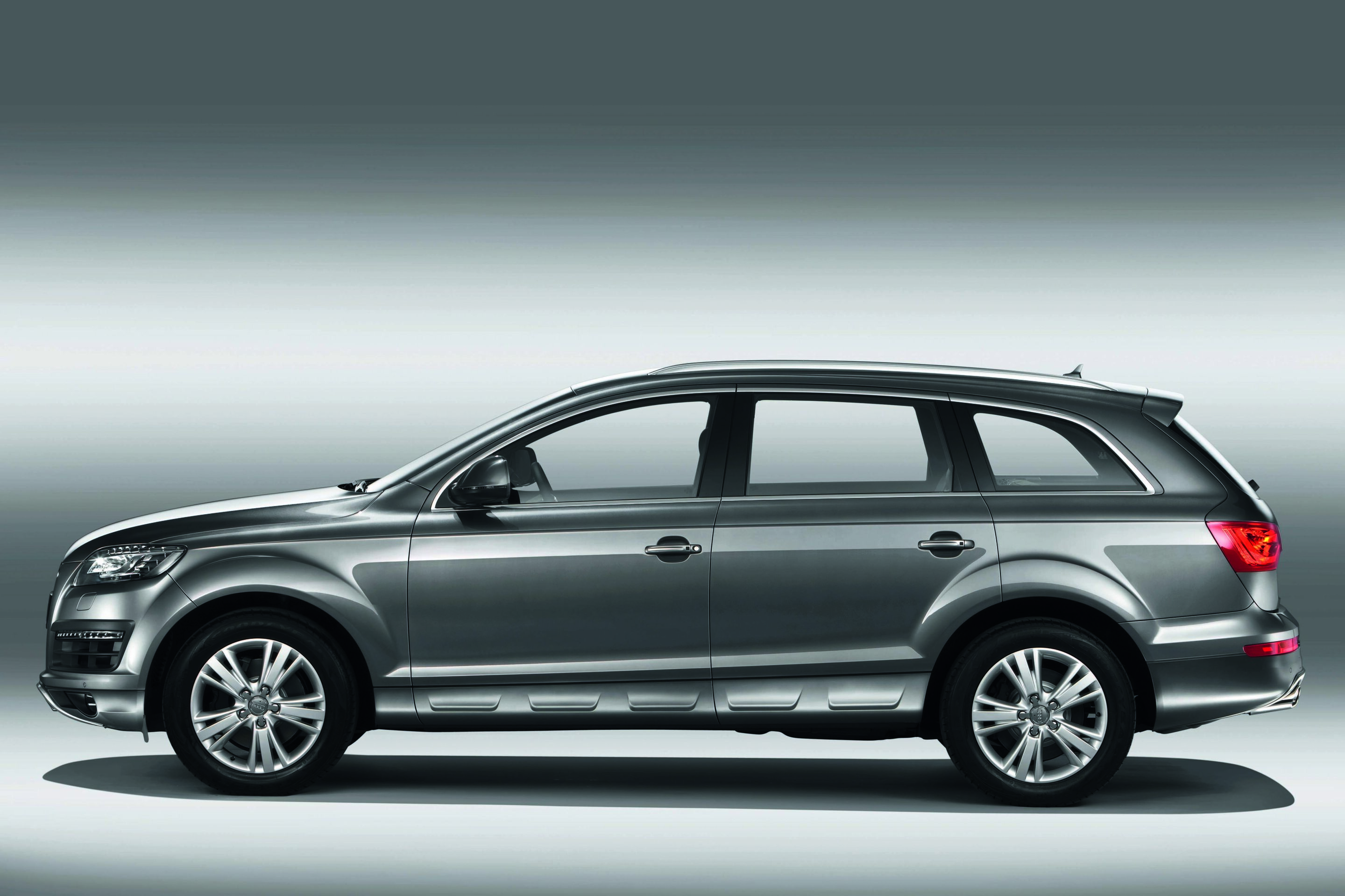 Audi Q7 - Colour: Graphite grey