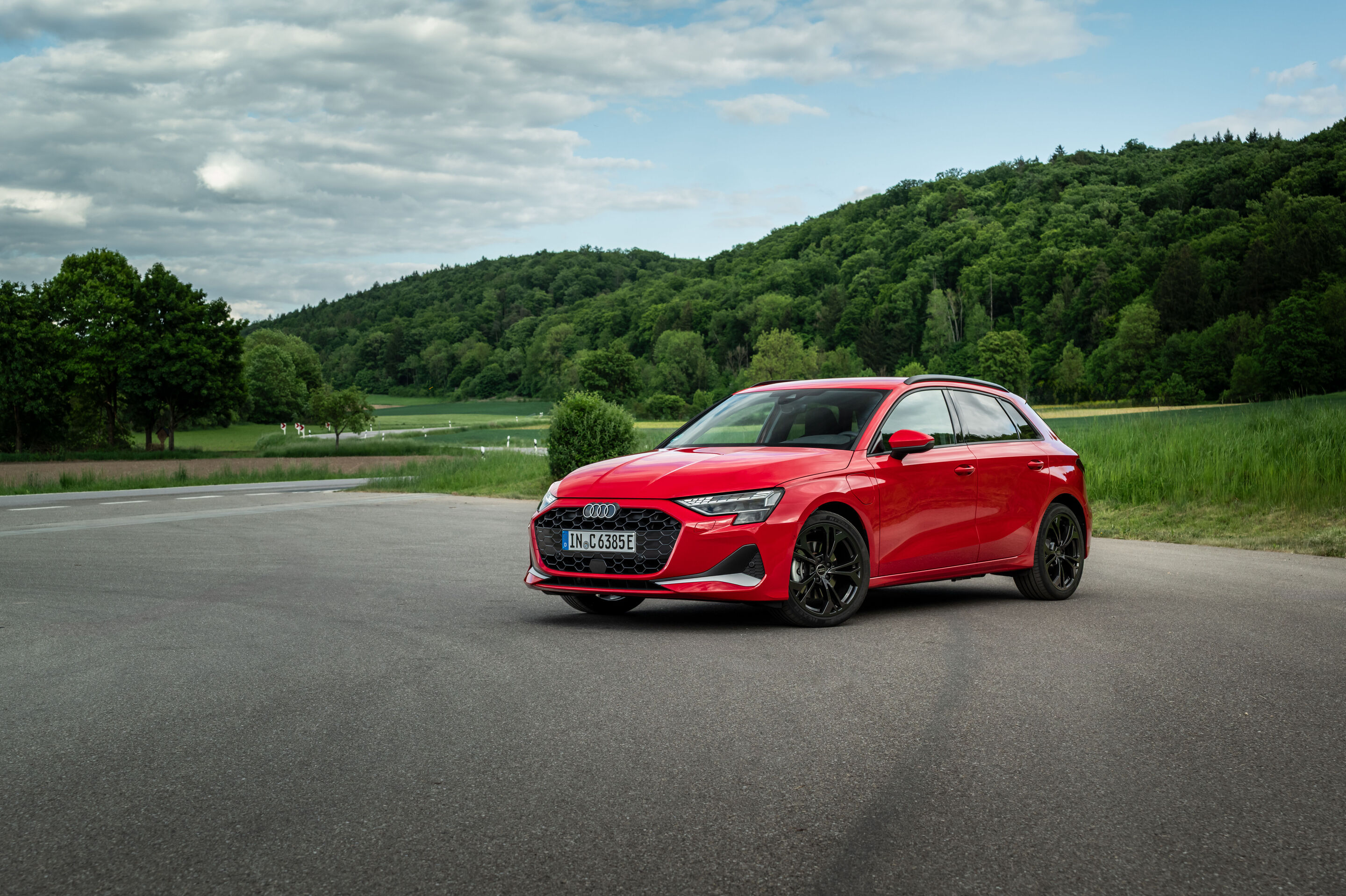 Audi A3 Sportback TFSI e - Static photo,
Colour: Progressive red