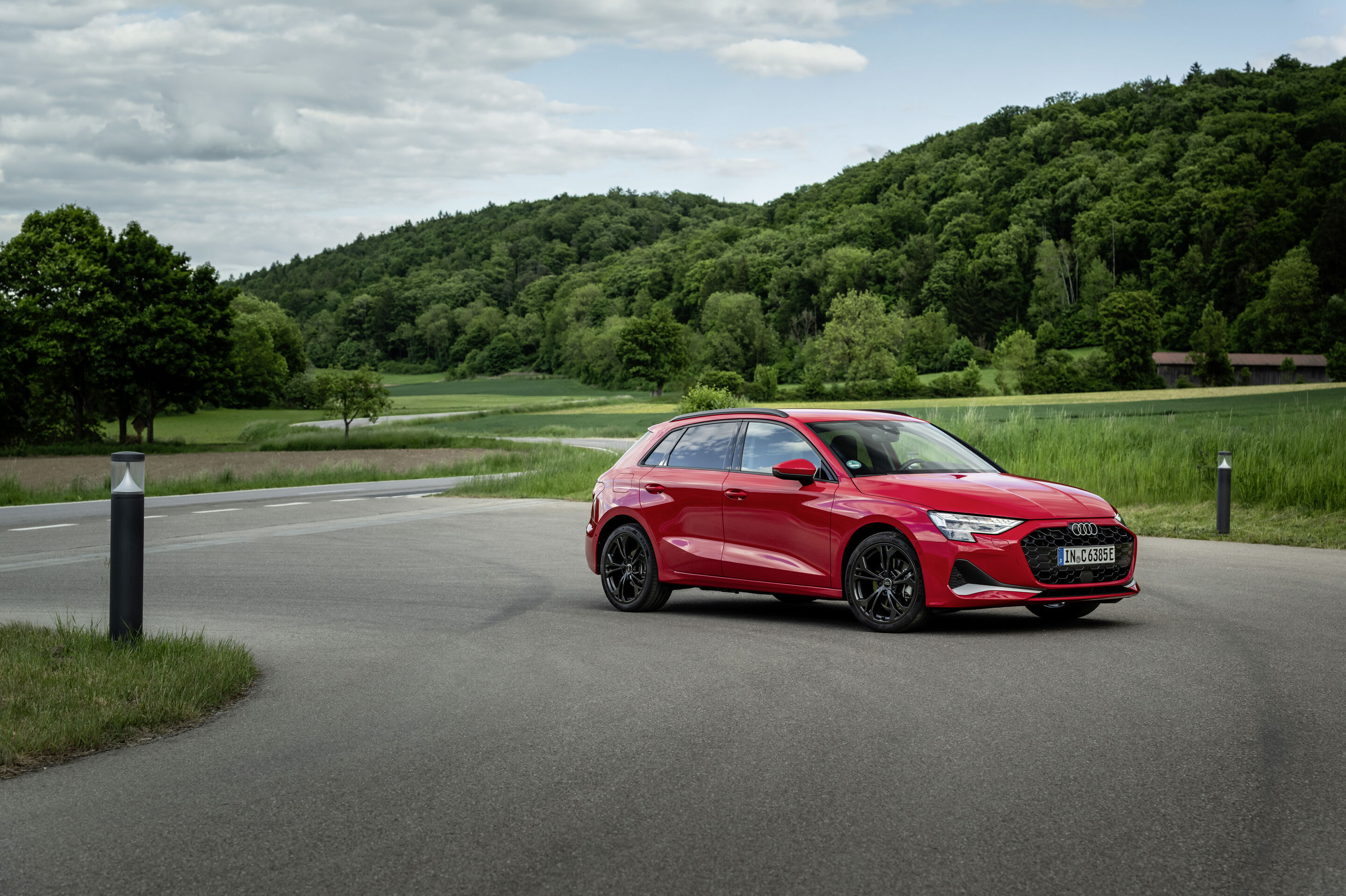Audi A3 Sportback TFSI e - Static photo,
Colour: Progressive red