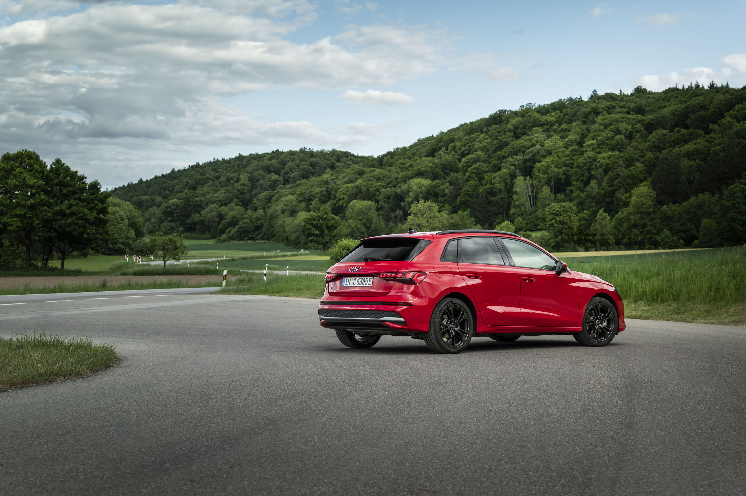 Audi A3 Sportback TFSI e - Standaufnahme,
Farbe: Progressivrot