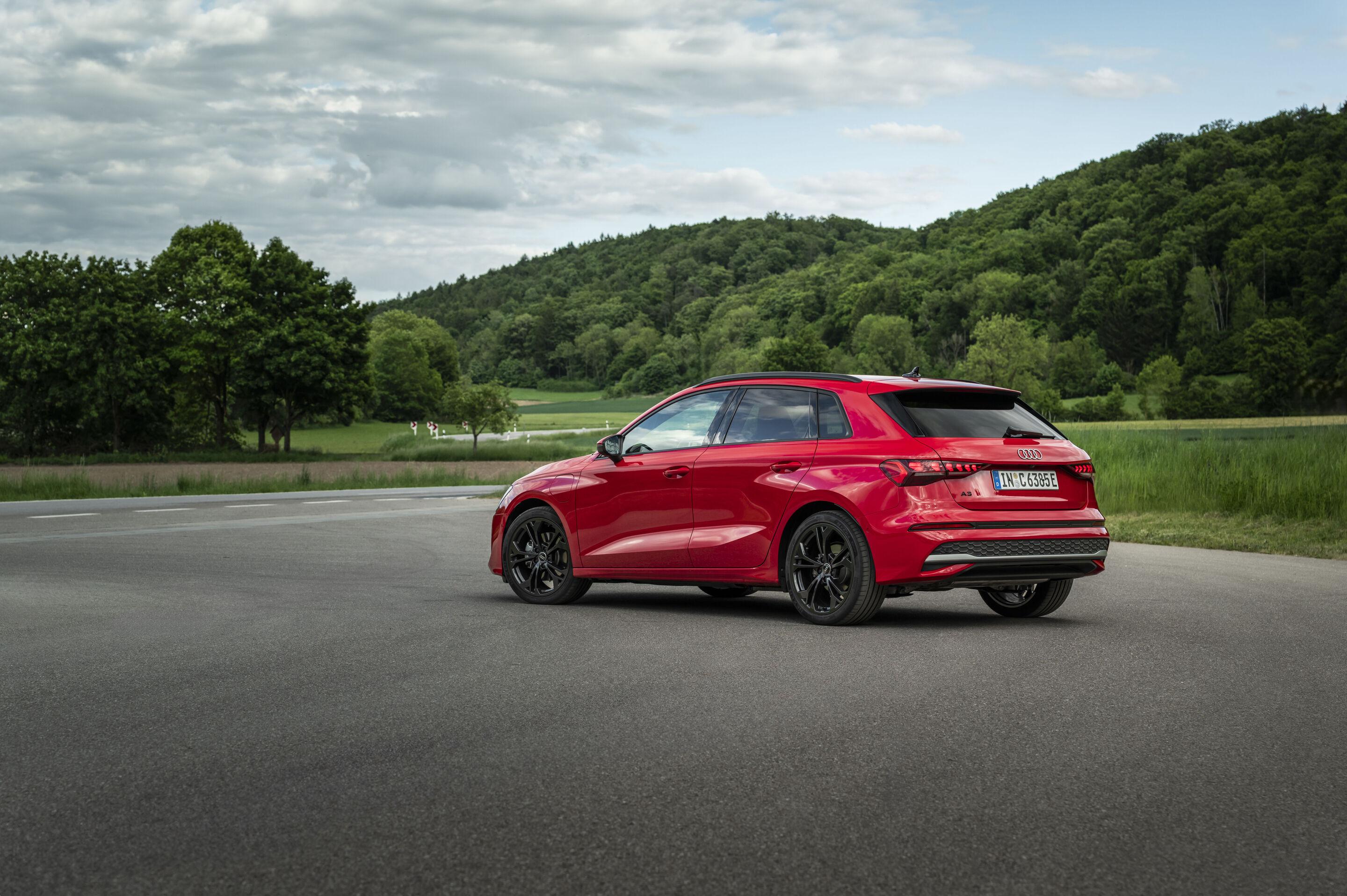 Audi A3 Sportback TFSI e - Static photo,
Colour: Progressive red