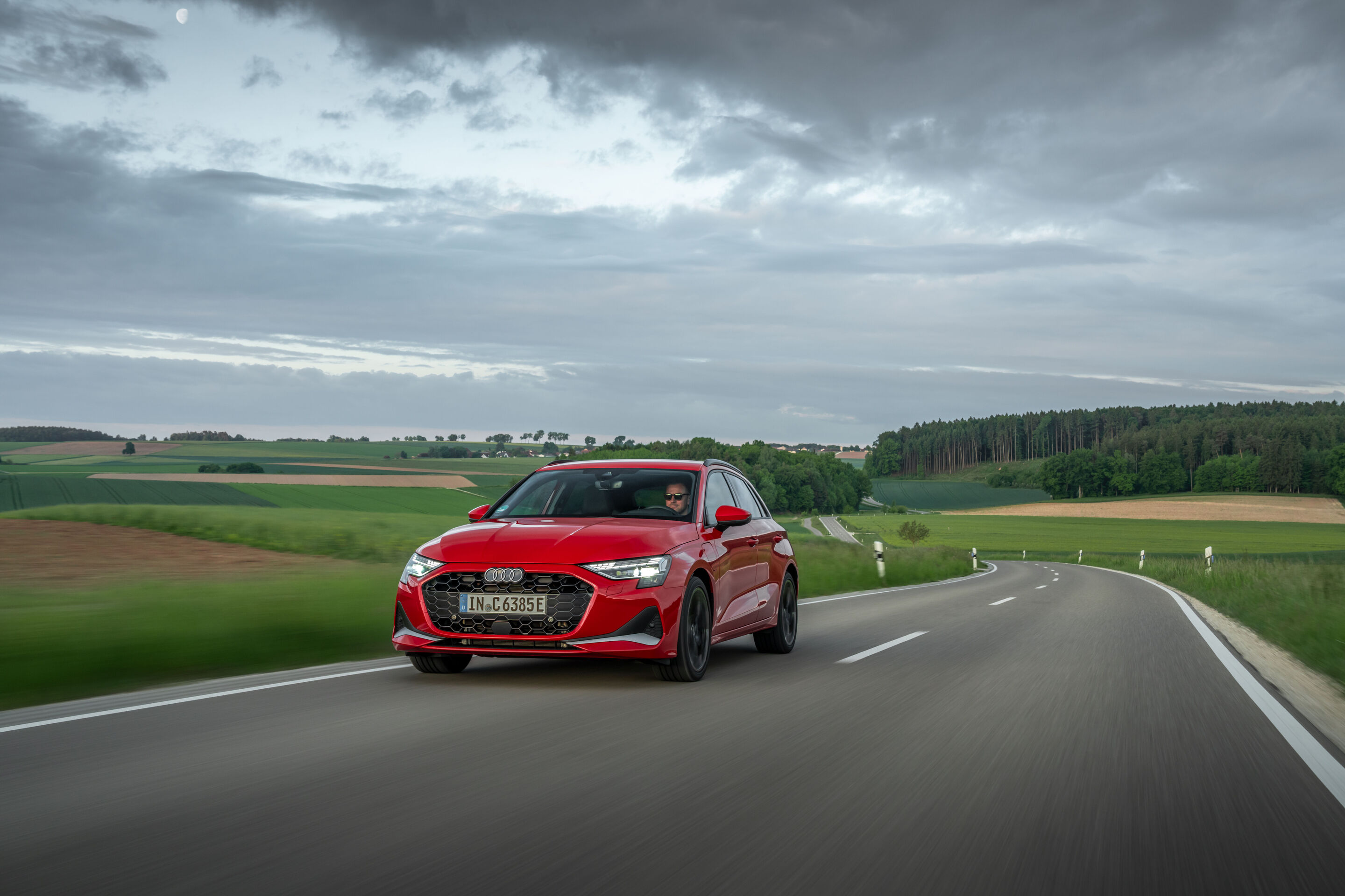 Audi A3 Sportback TFSI e - Dynamic photo,
Colour: Progressive red