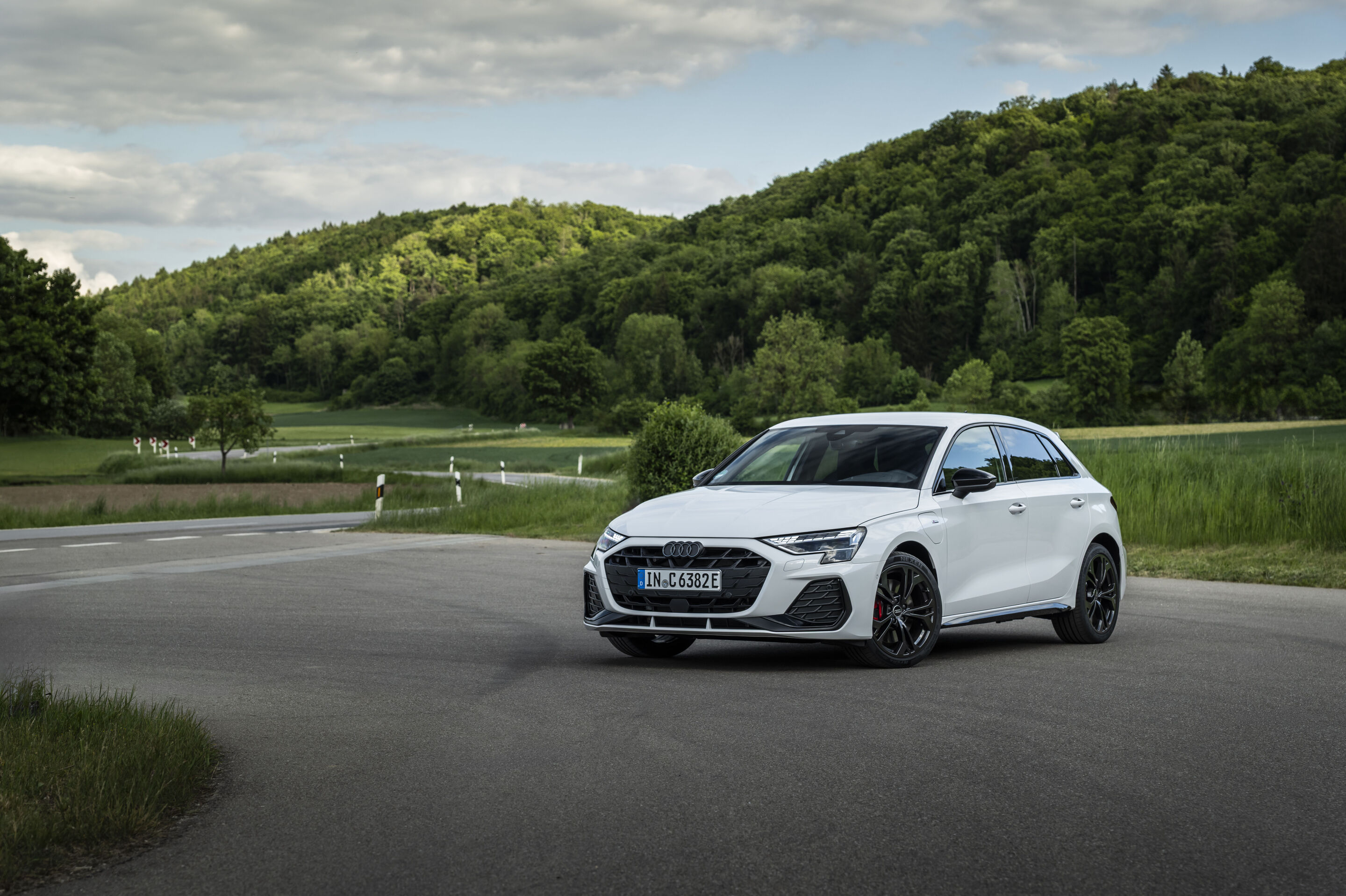 Audi A3 Sportback TFSI e - Static photo,
Colour: Arkonawhite