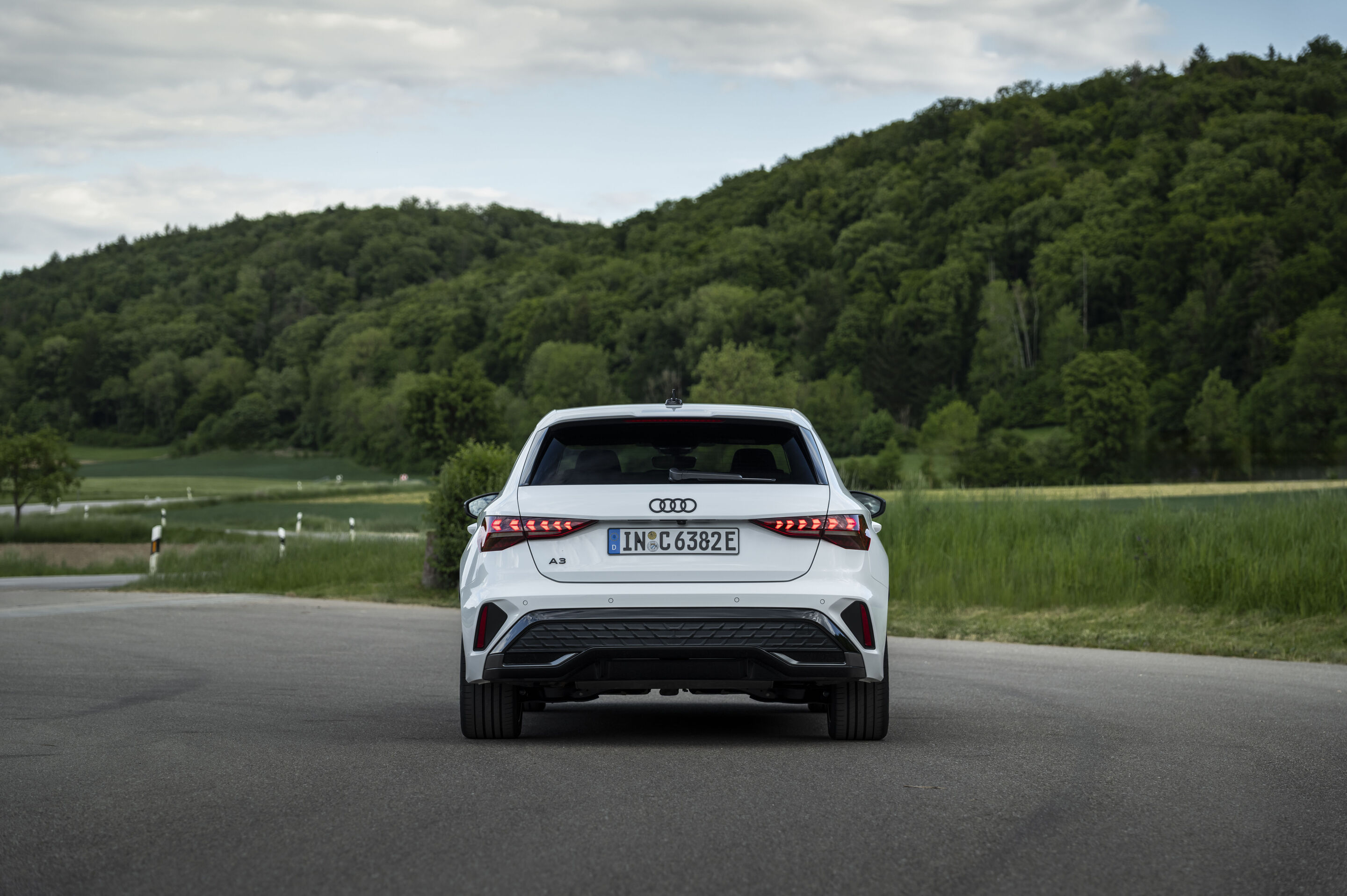 Audi A3 Sportback TFSI e - Static photo,
Colour: Arkonawhite