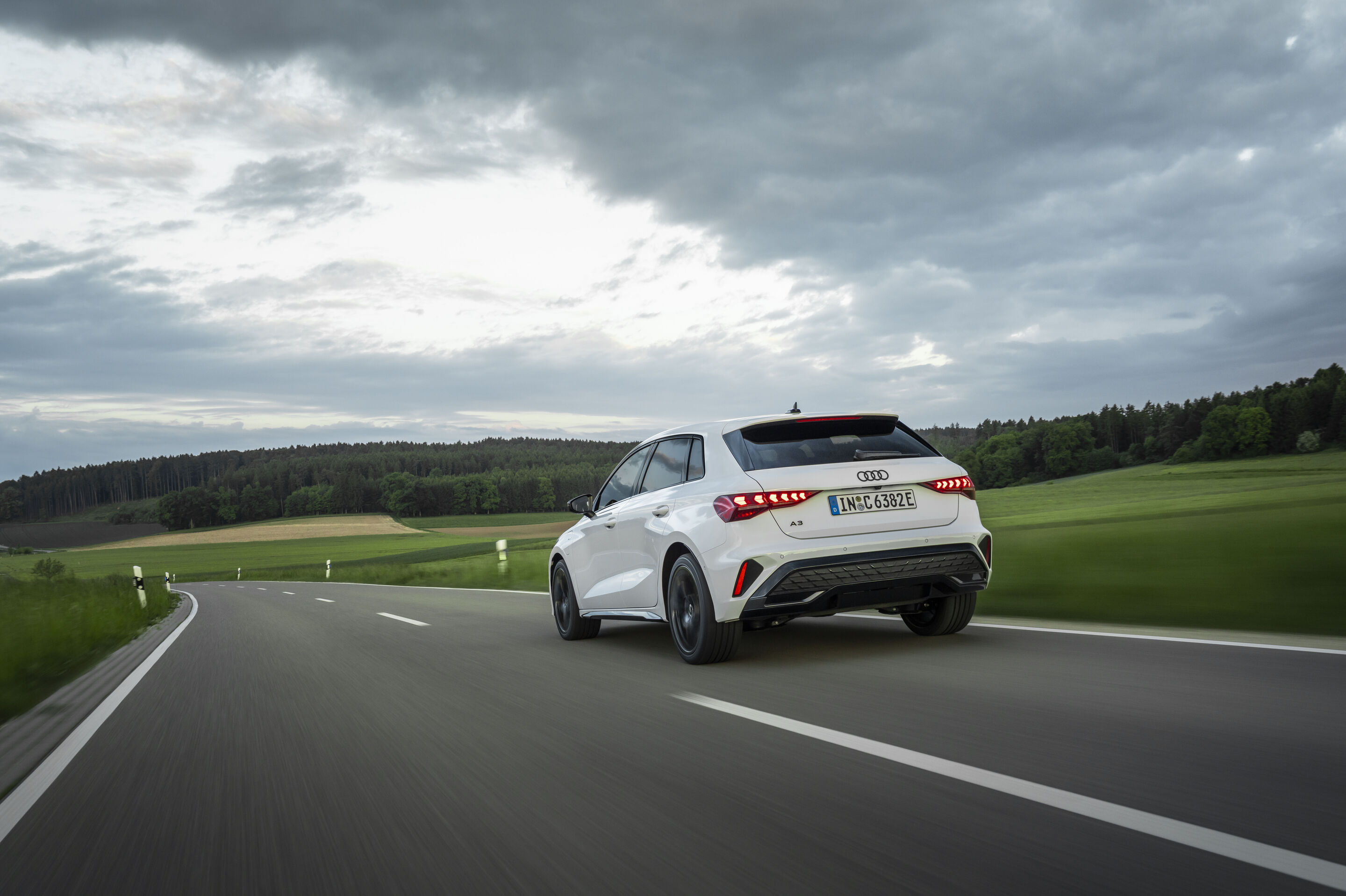 Audi A3 Sportback TFSI e - Dynamic photo,
Colour: Arkonawhite