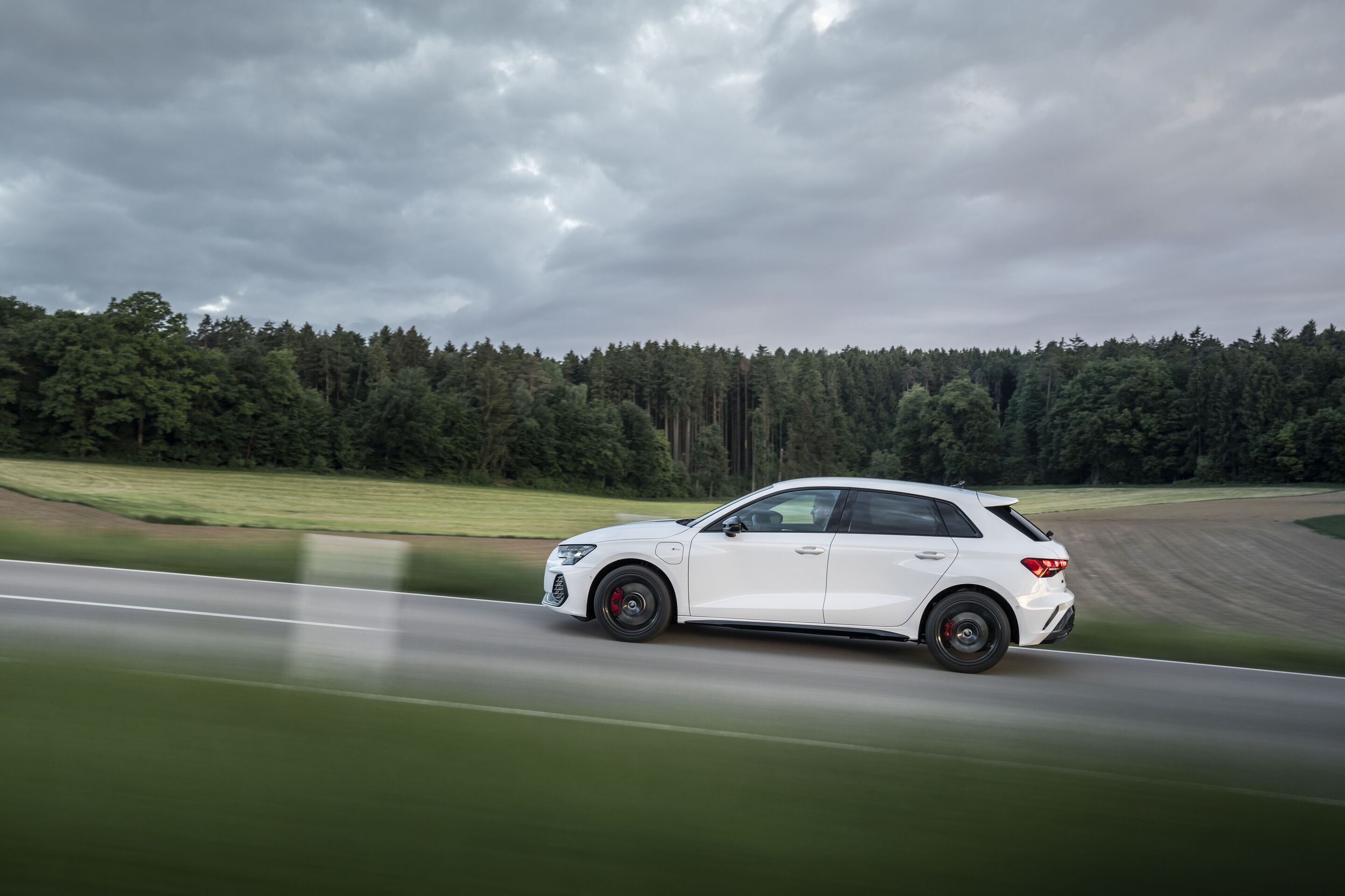 Audi A3 Sportback TFSI e - Dynamic photo,
Colour: Arkonawhite