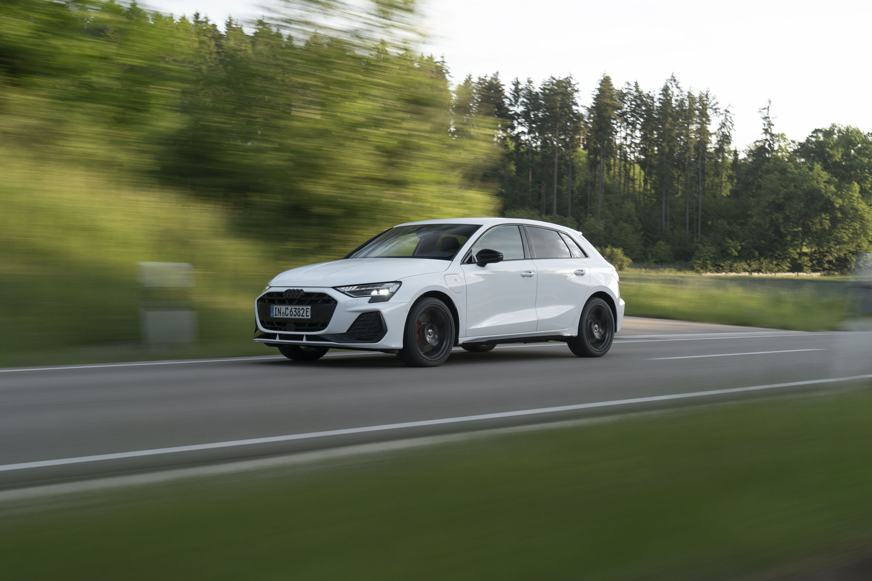 Audi A3 Sportback TFSI e - Dynamic photo,
Colour: Arkonawhite