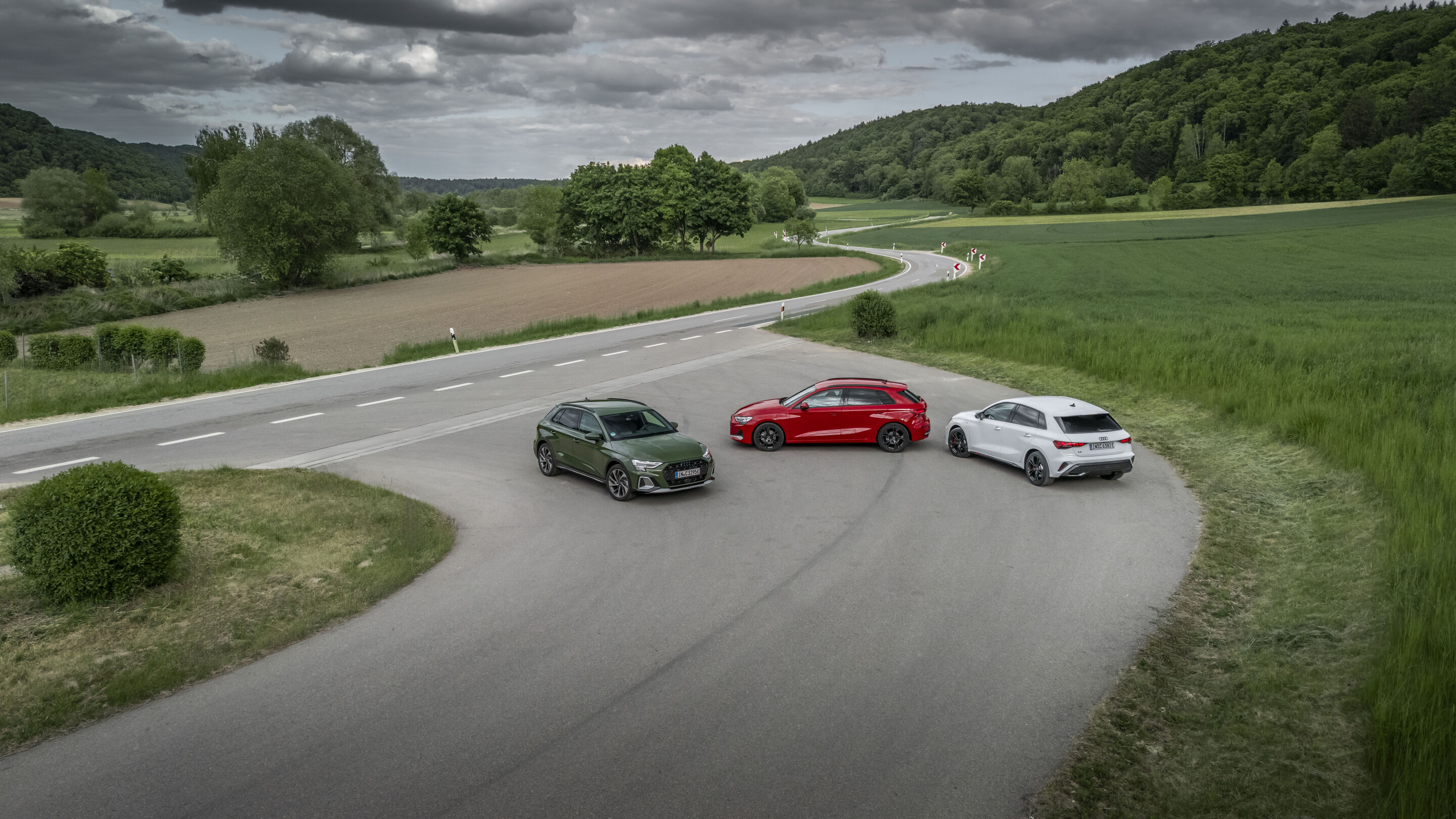 Audi A3 Modelle with Plug-in-Hybrid - Static photo
Audi A3 Sportback TFSI e (Arkonawhite and Progressive red) and Audi A3 allstreet TFSI e (District green)