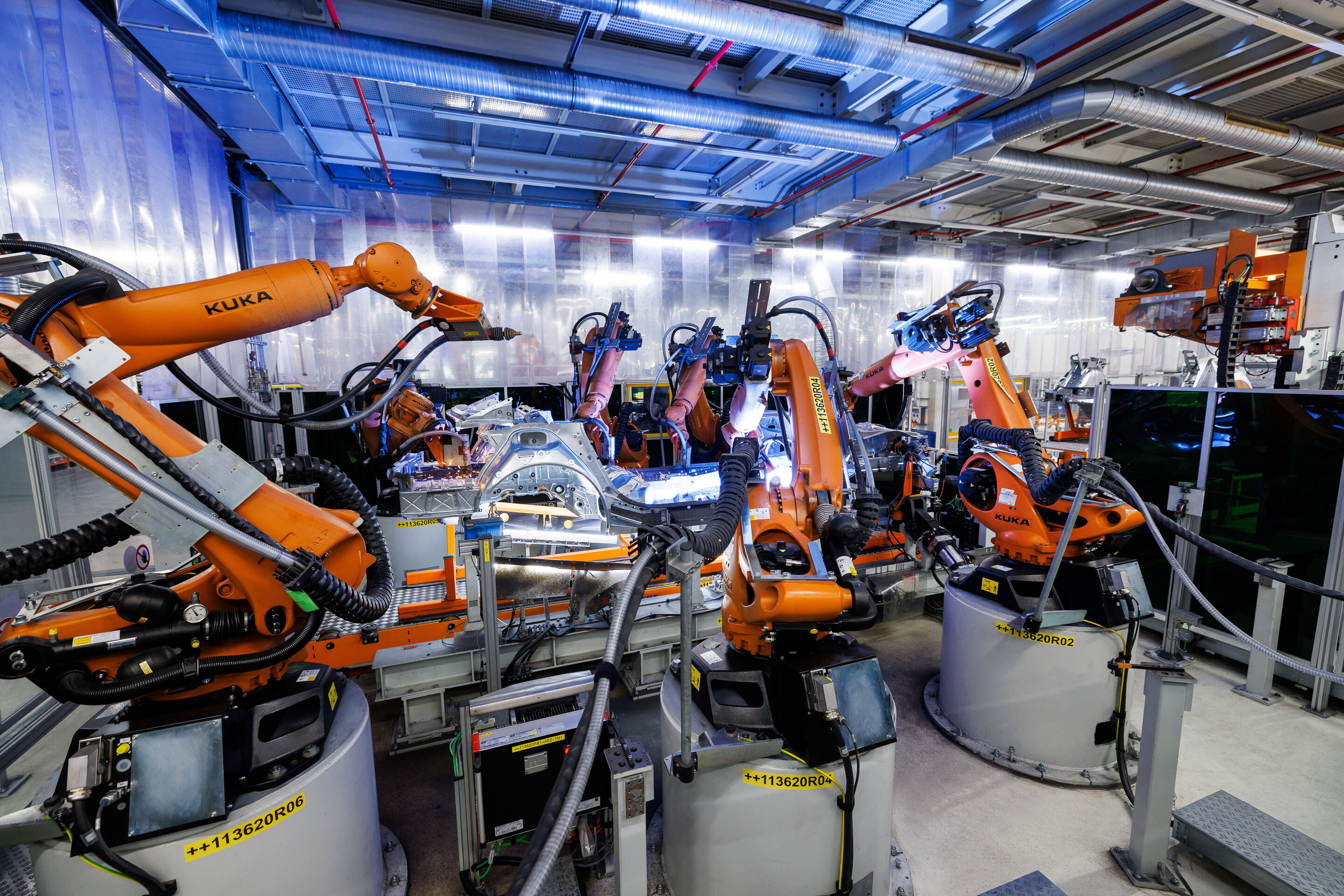 Artificial intelligence: Audi boosts production efficiency - AI-supported quality inspection for car body construction in Neckarsulm: using image-processing AI, "Weld Splatter Detection" identifies metal deposits on the underbody.